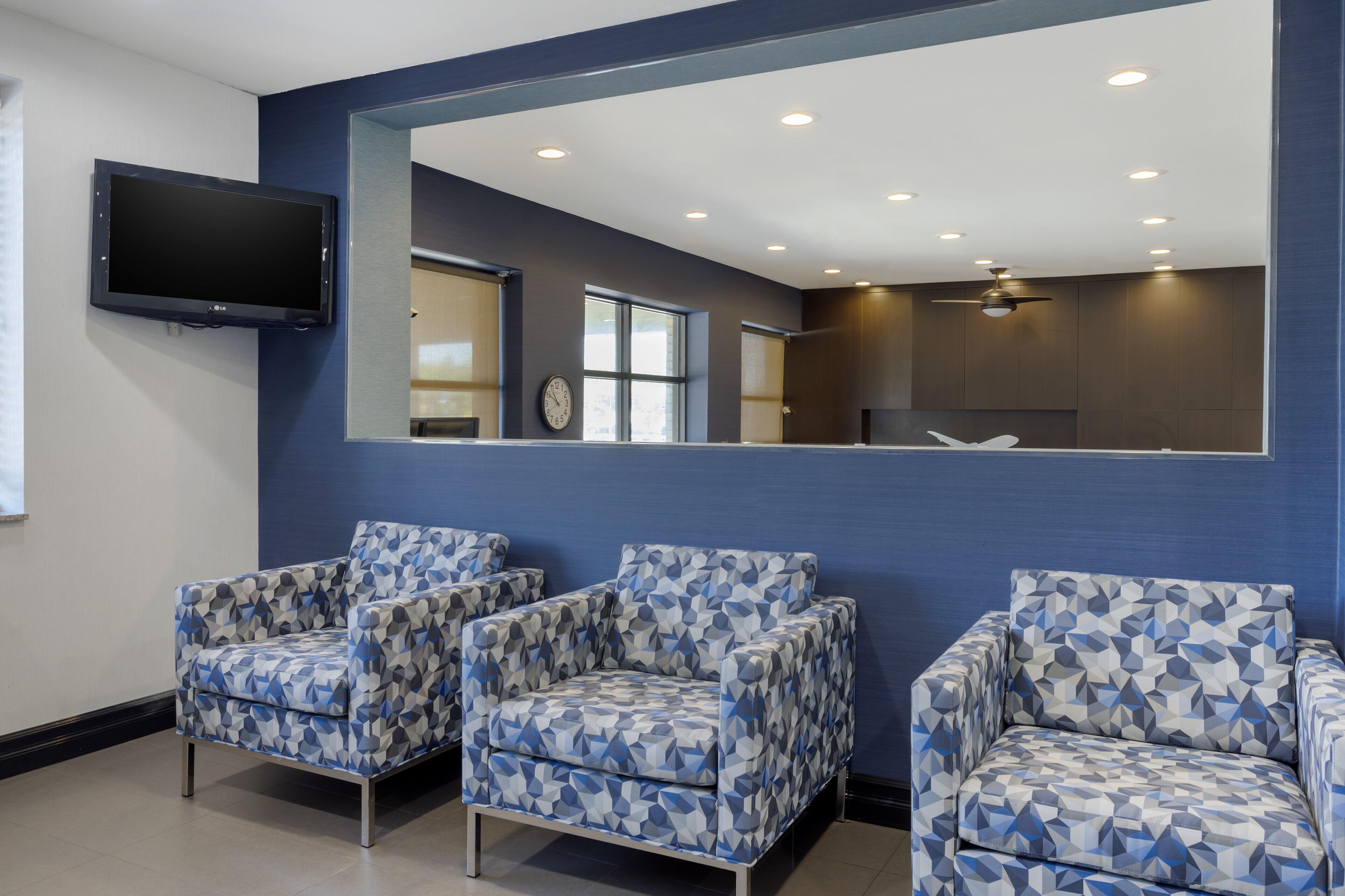 Avion Near Lga Airport, An Ascend Collection New York