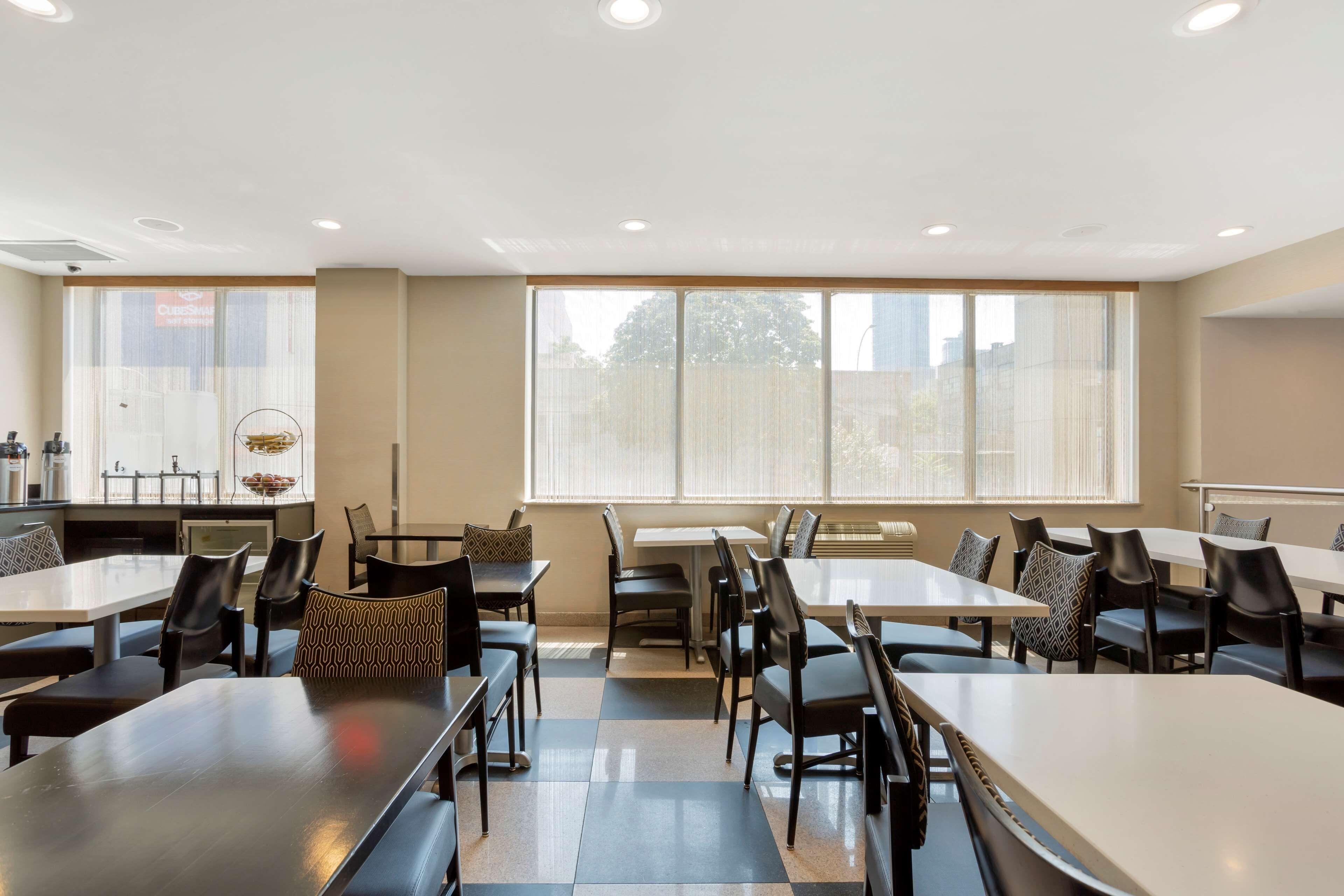 Hotel Western Plaza 3*