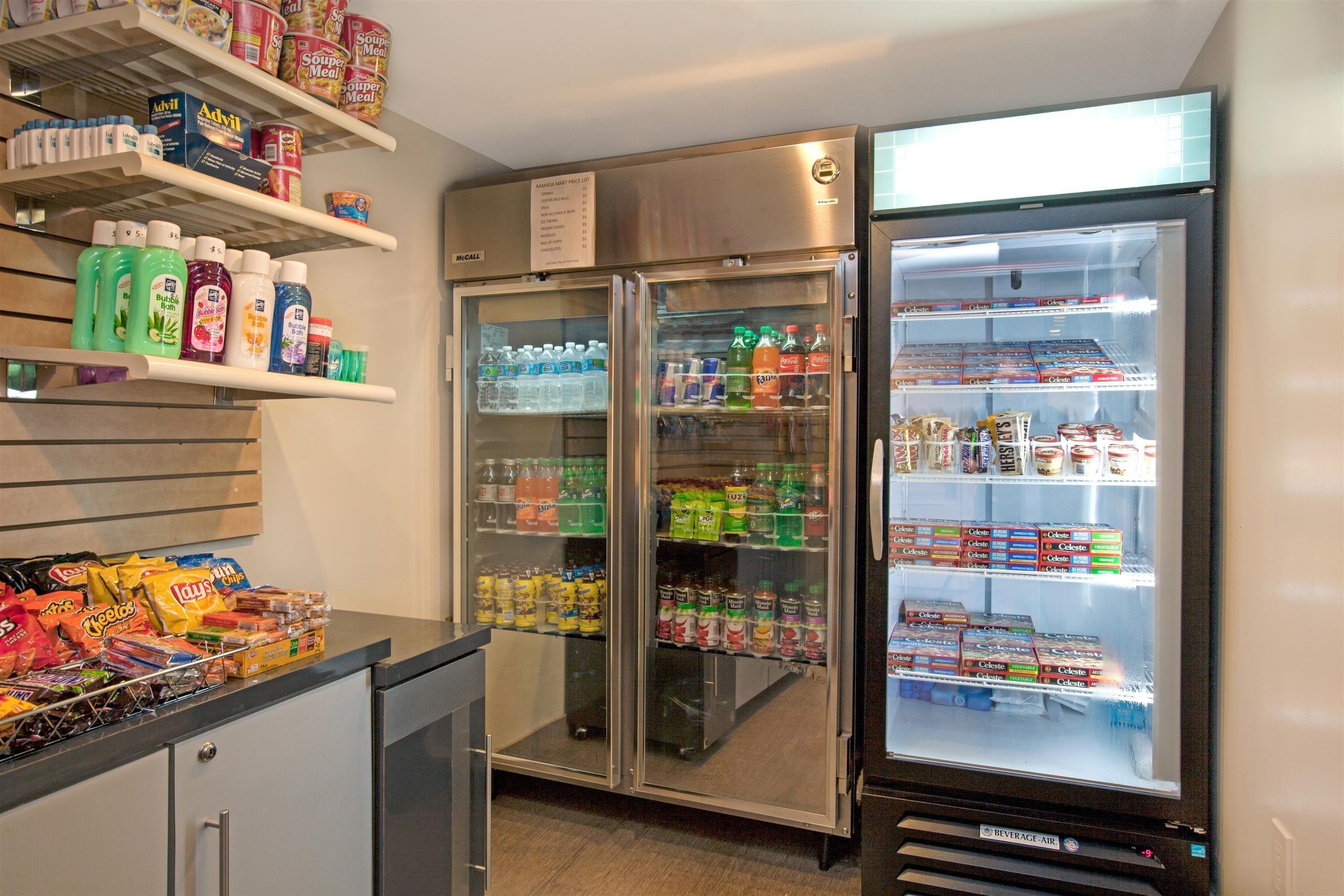 Ramada By Wyndham Staten Island 3*