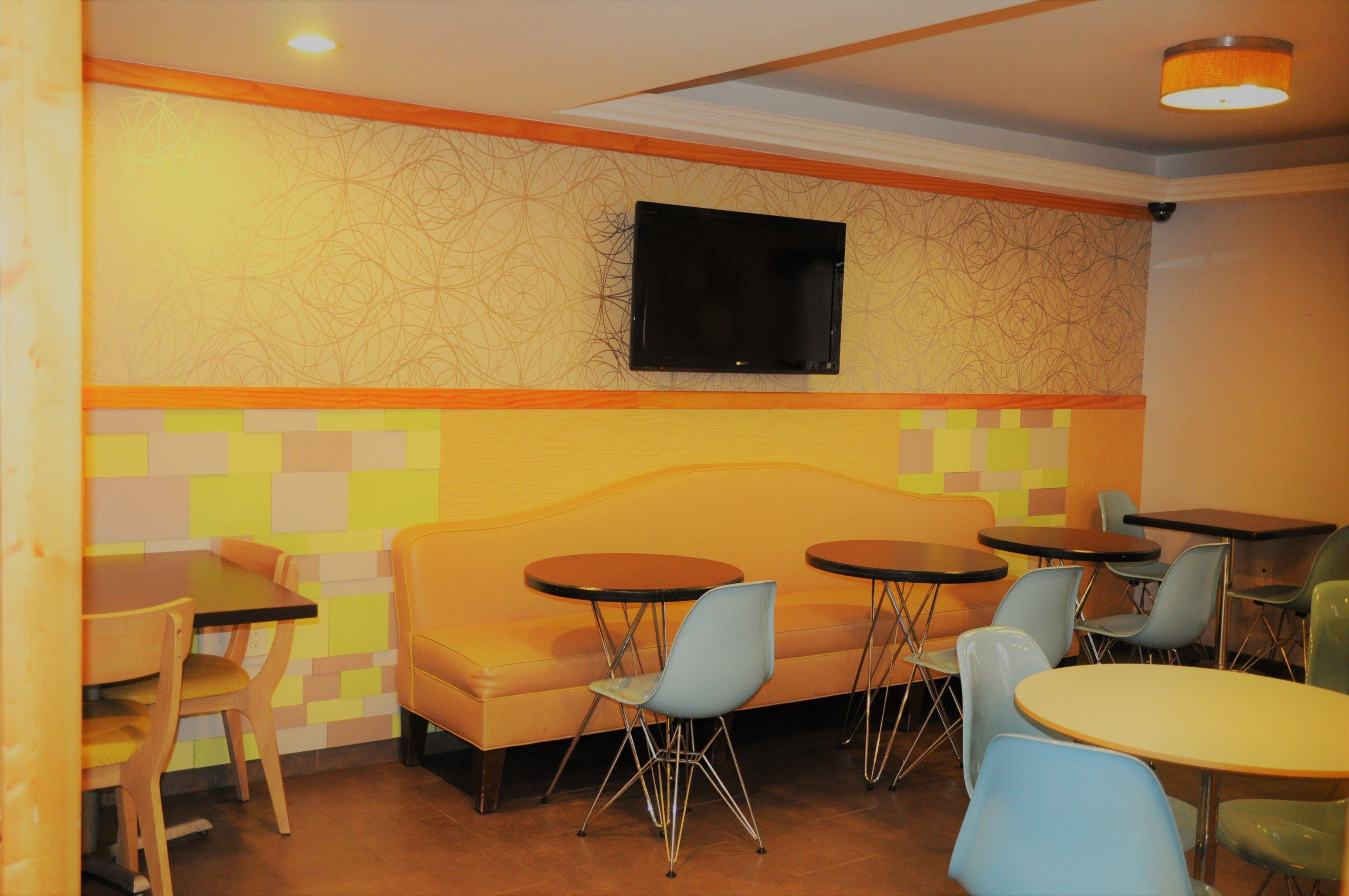 Ramada By Wyndham Staten Island Hotel 3*