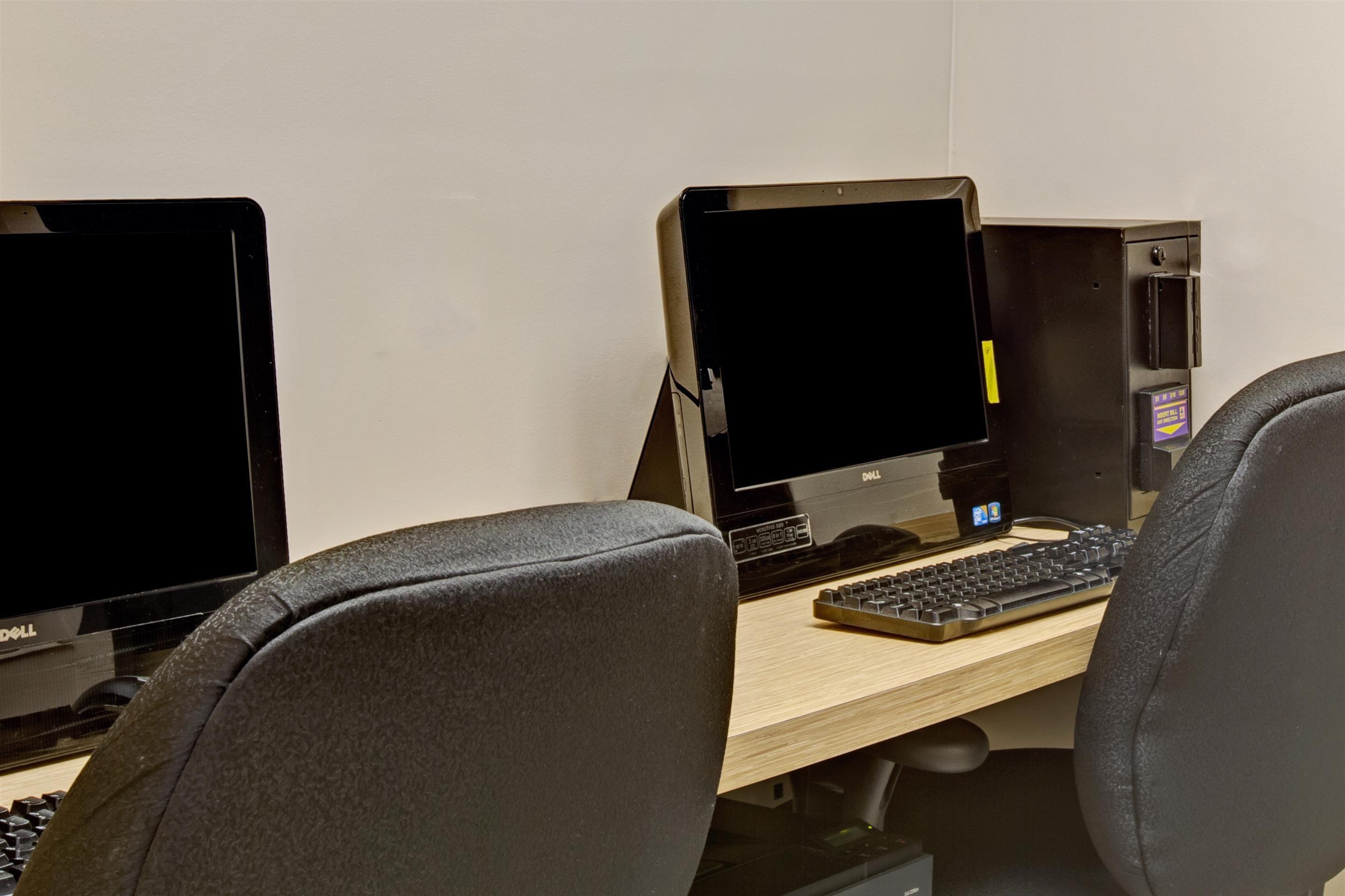 Ramada By Wyndham Staten Island 3*