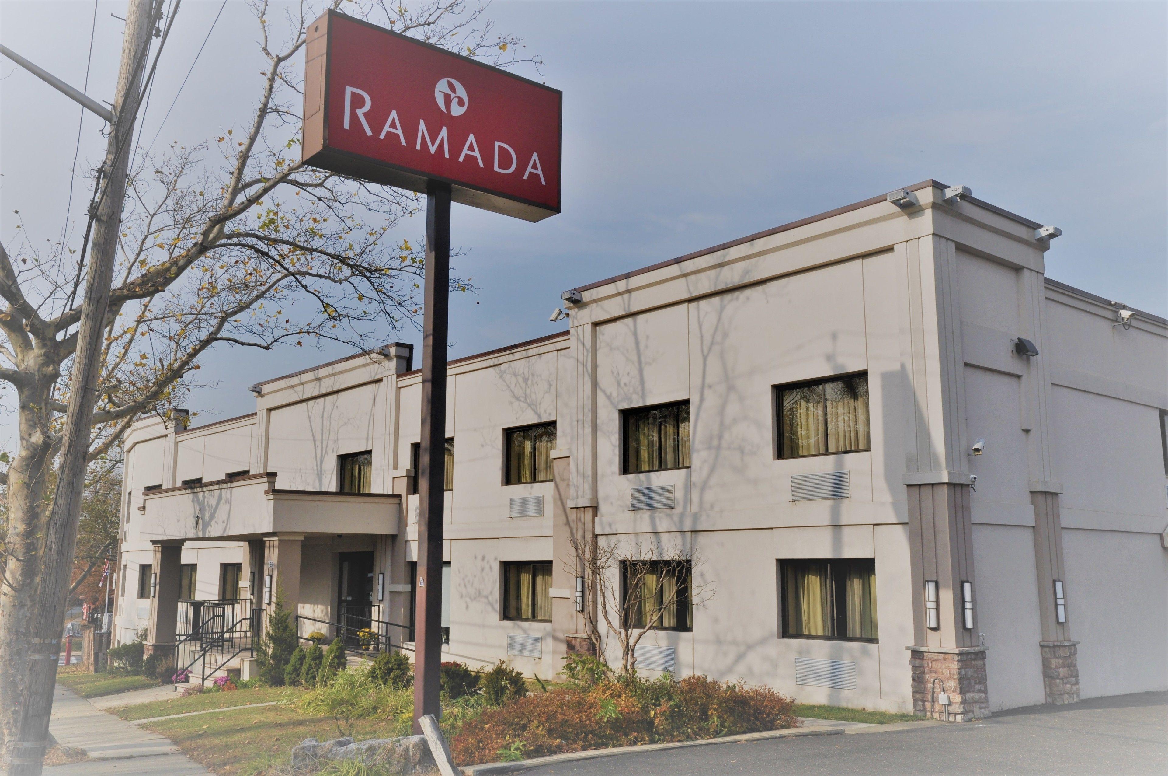 Ramada By Wyndham Staten Island Hotel 3*