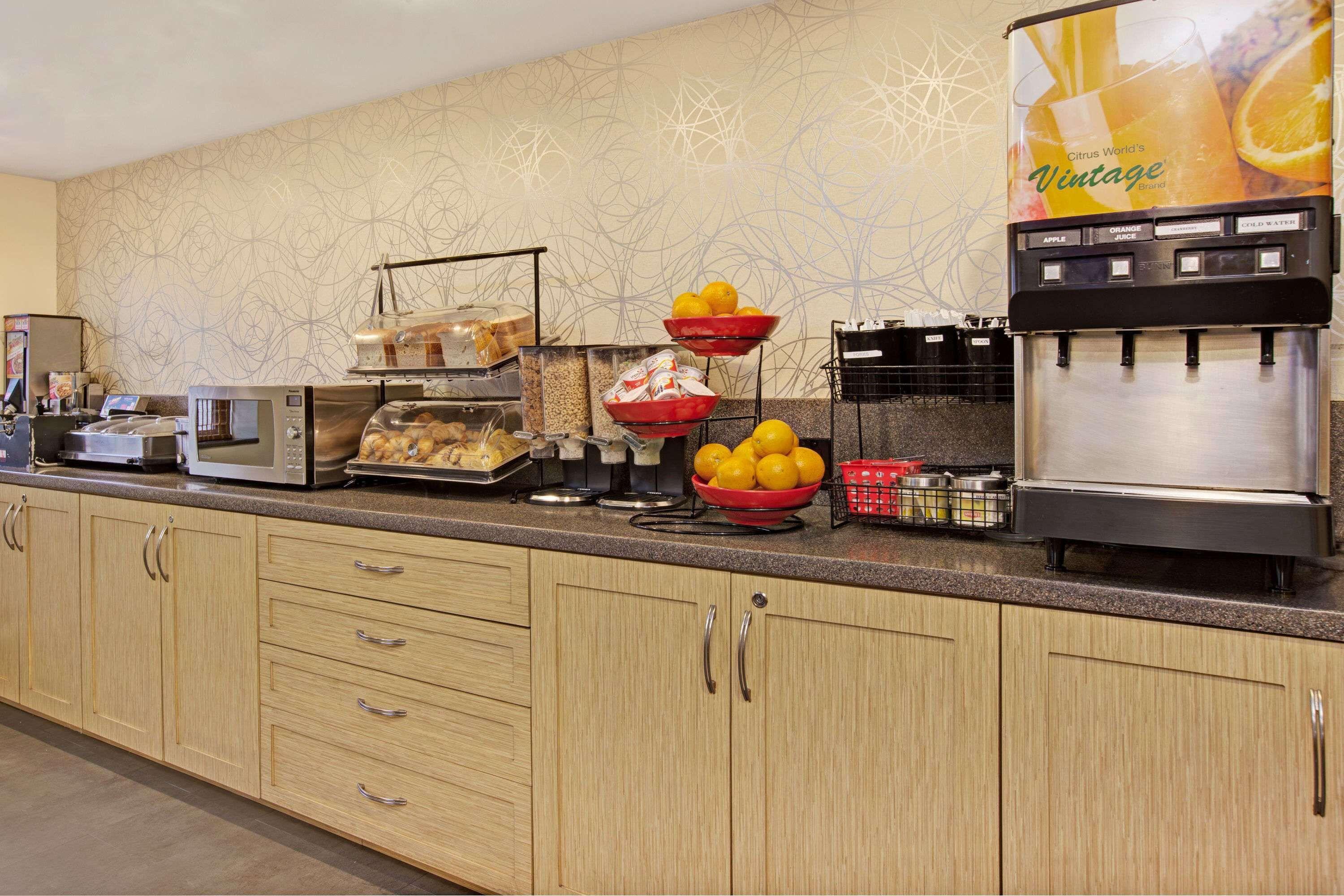 Hotel Ramada By Wyndham Staten Island New York