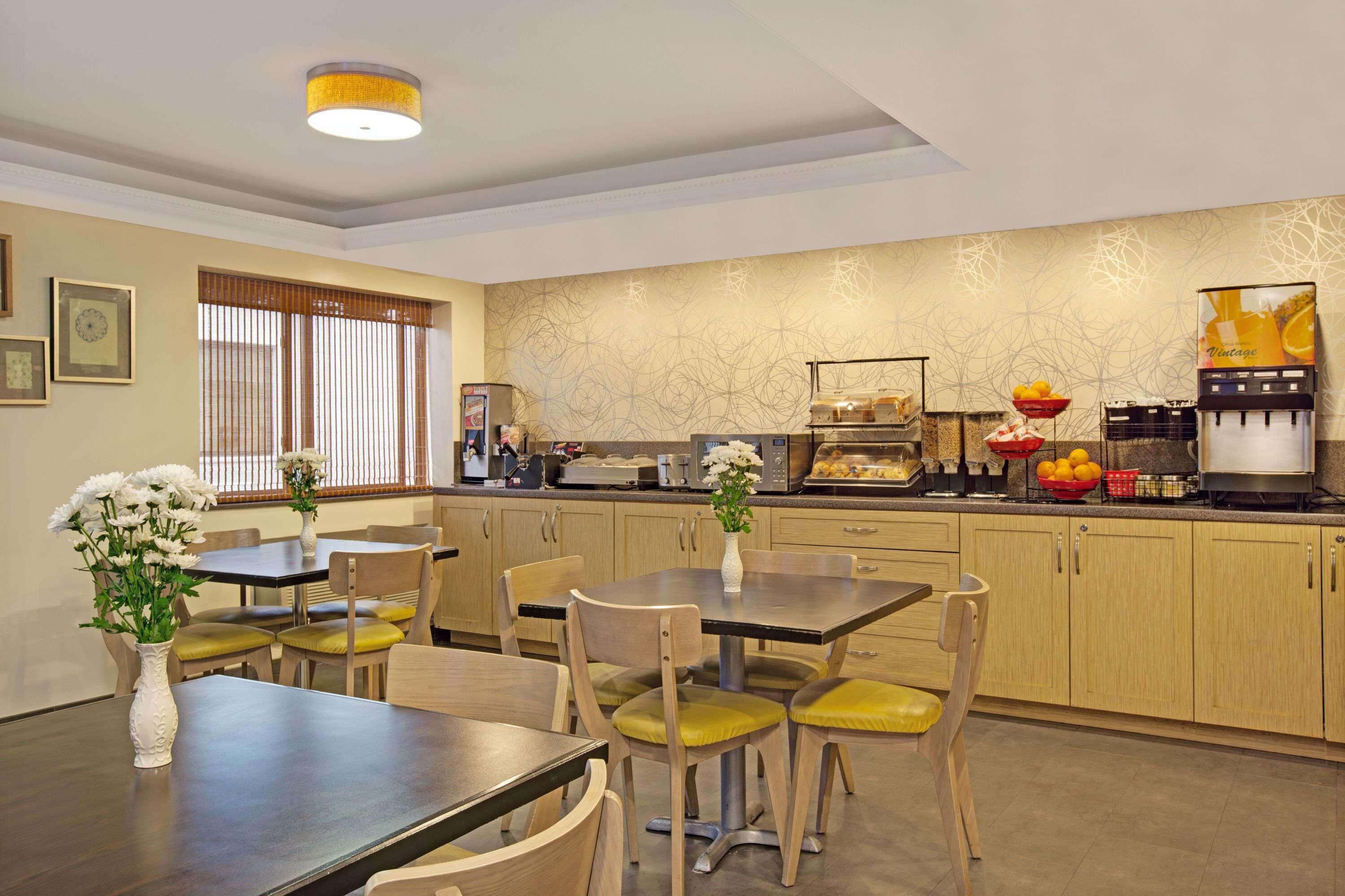 Ramada By Wyndham Staten Island Hotel New York