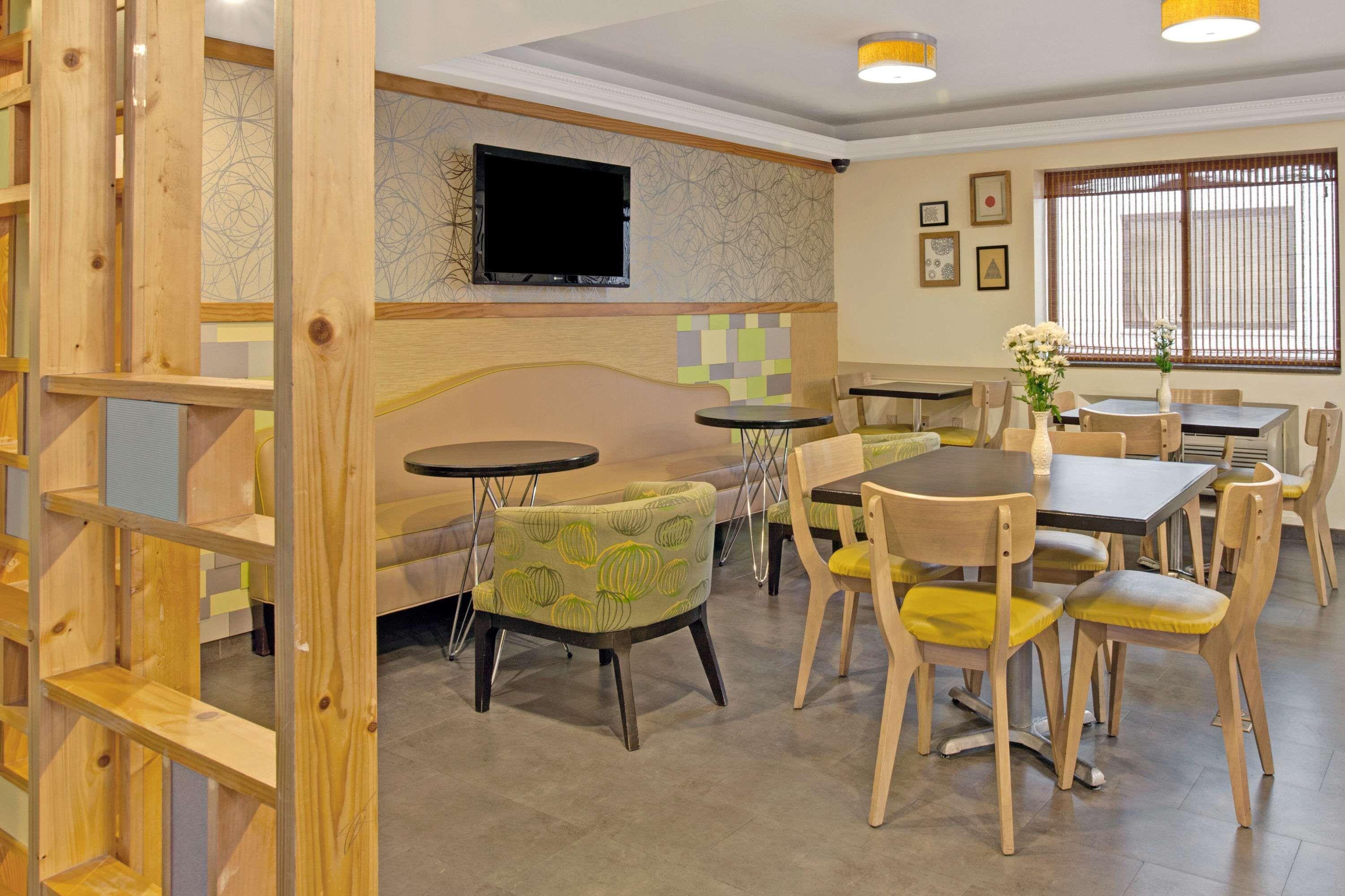 Ramada By Wyndham Staten Island 3*