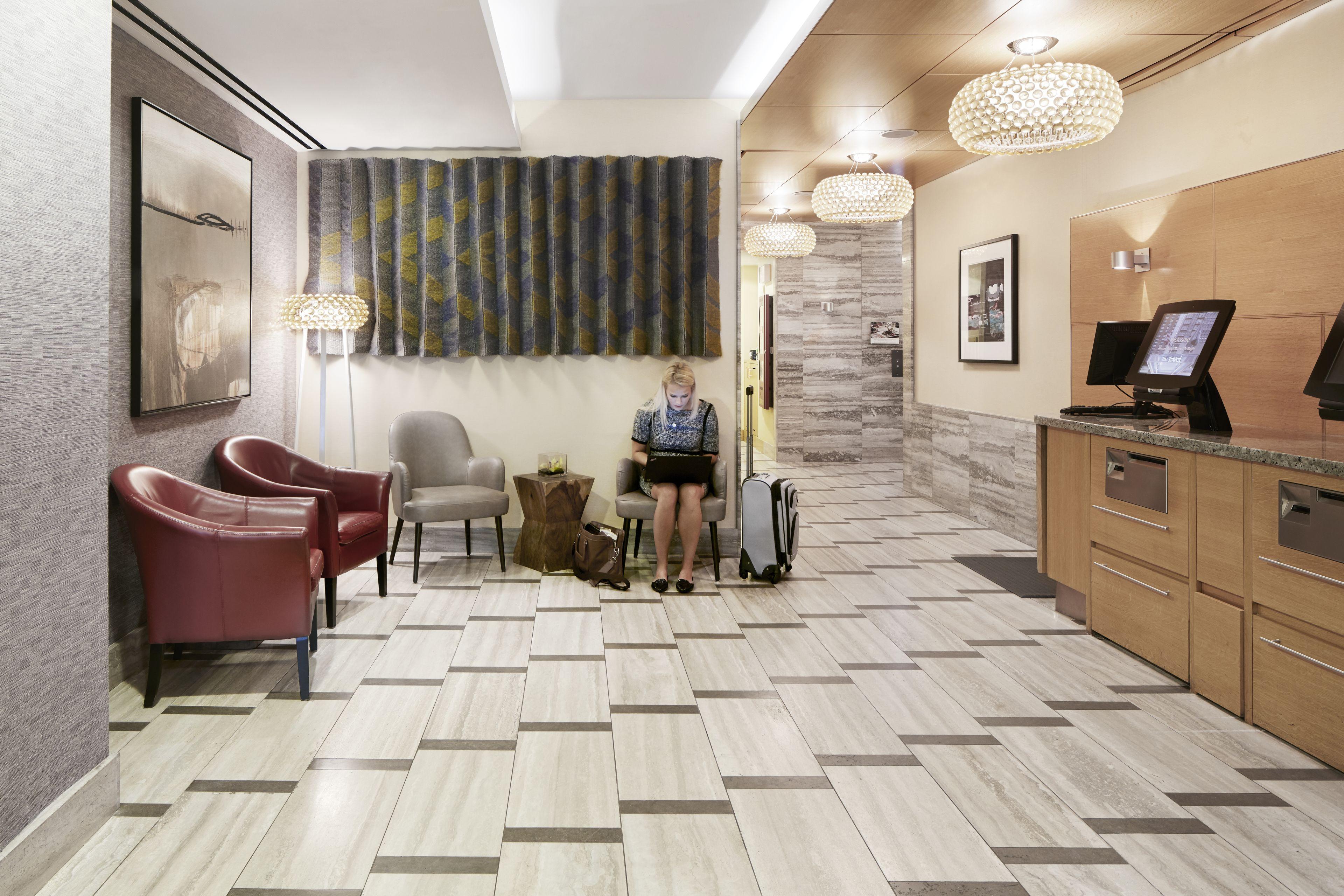 The Jewel Hotel, Hotel