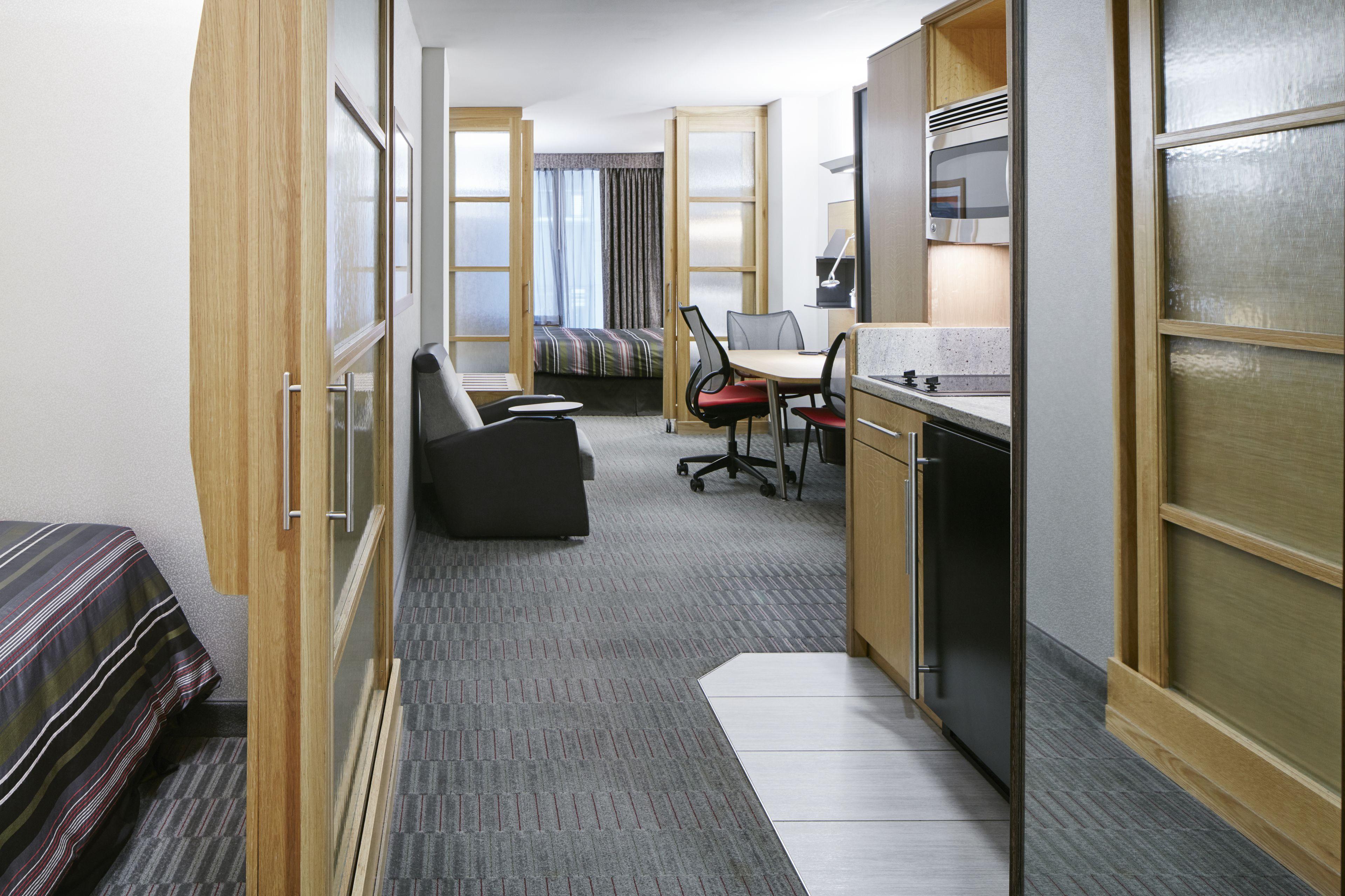 The Jewel Hotel, Hotel