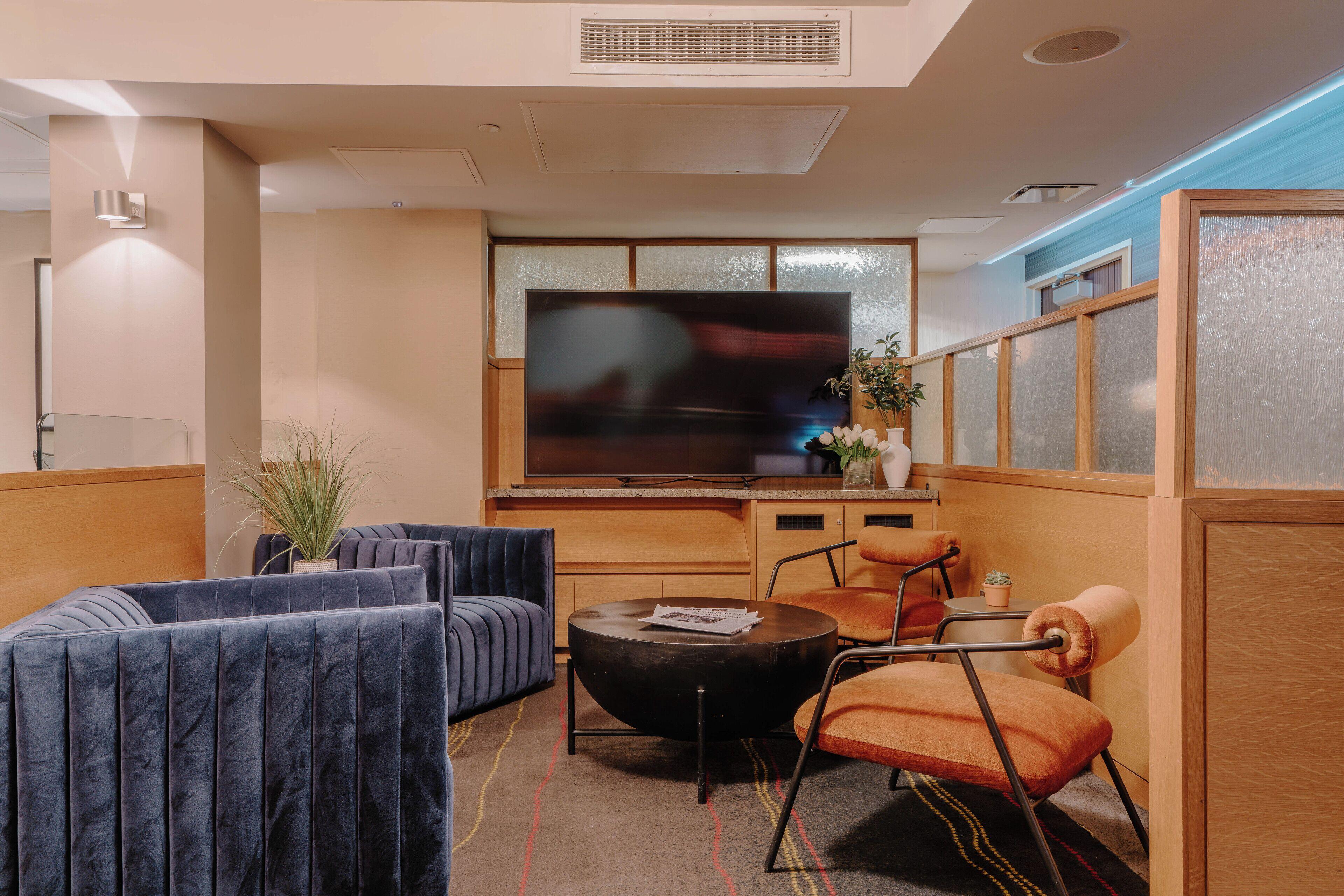 The Jewel Hotel, Hotel