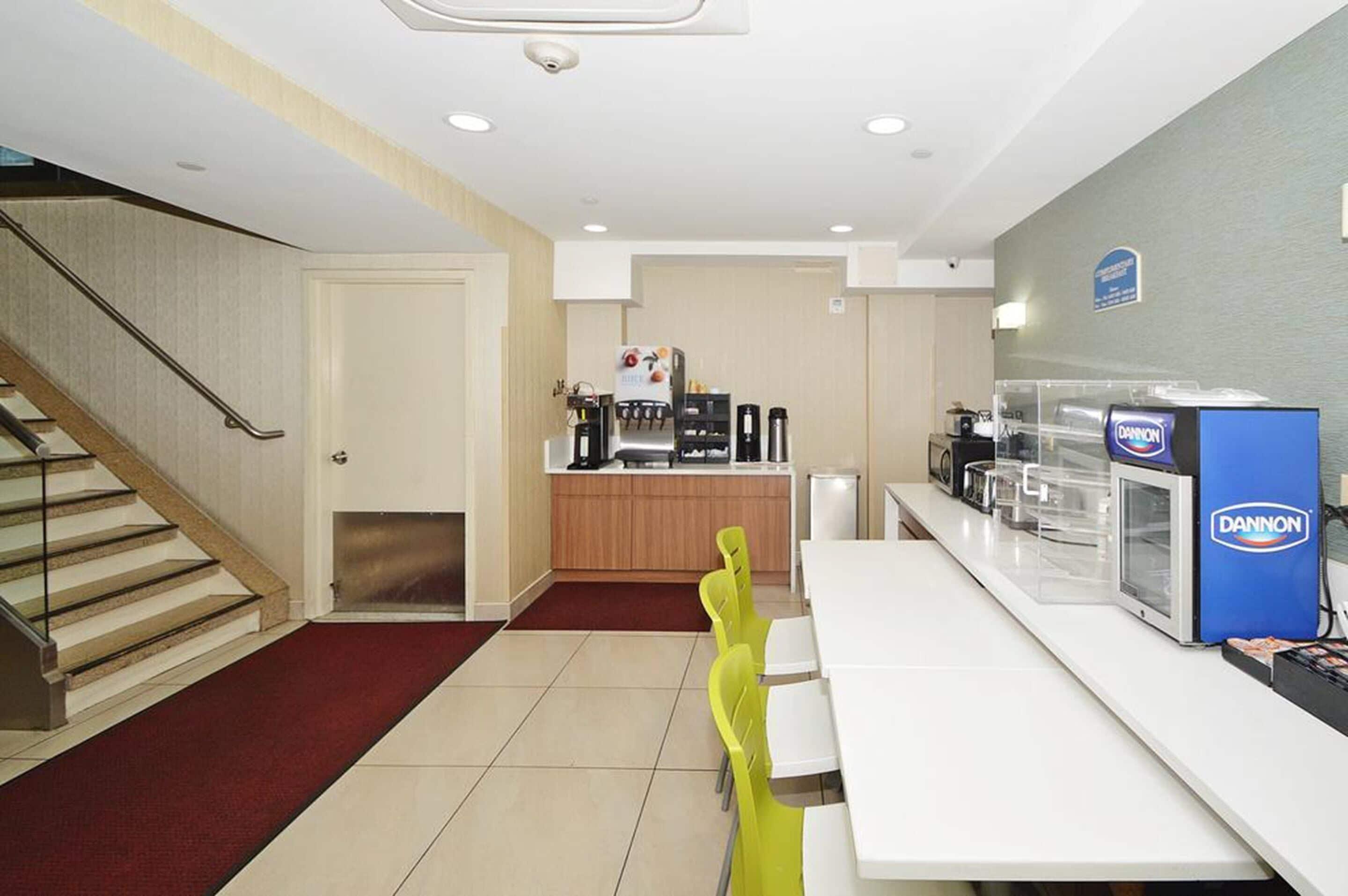 - Laguardia Airport 3*