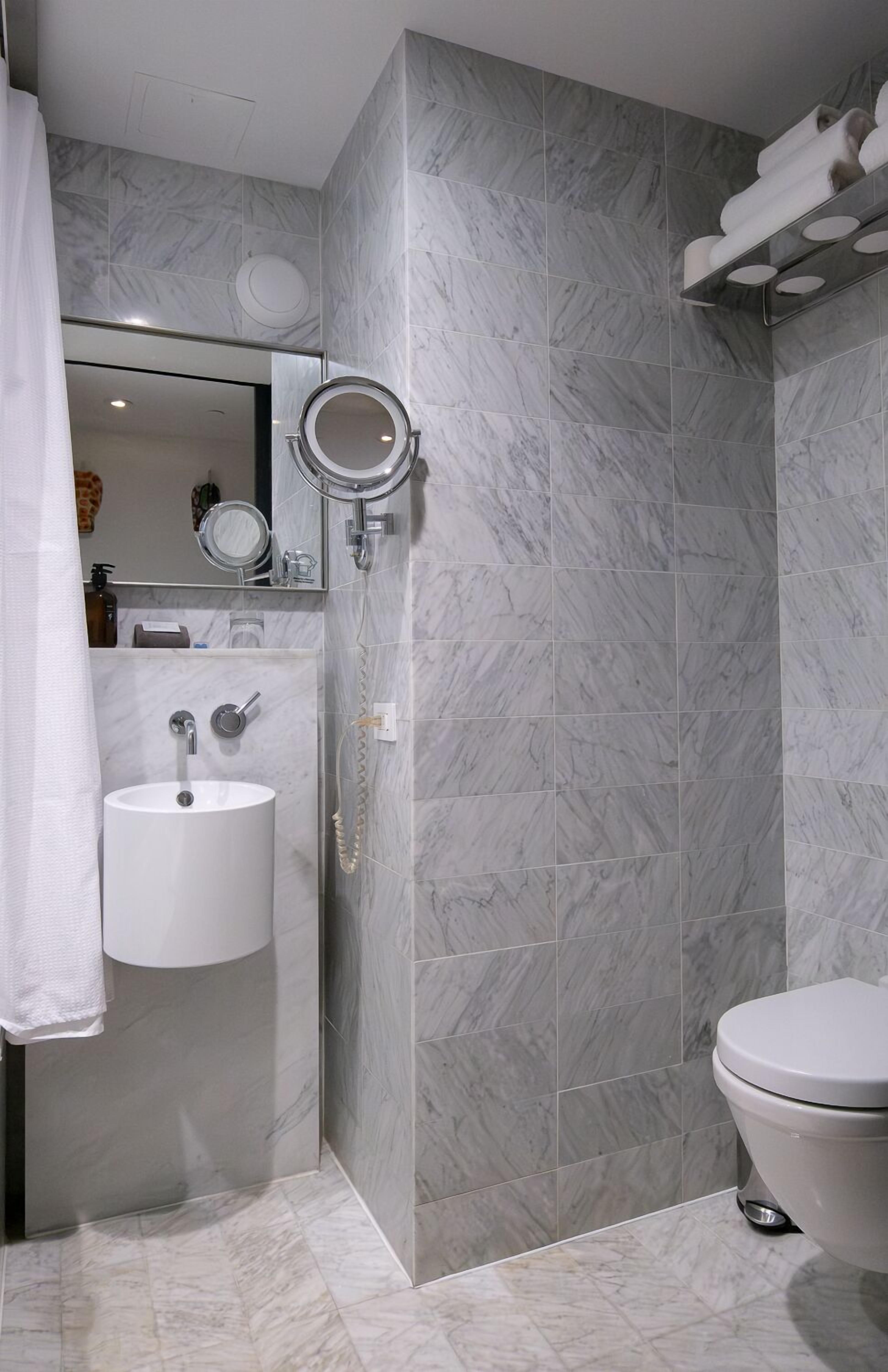 Alameda, Highline Hotel New York