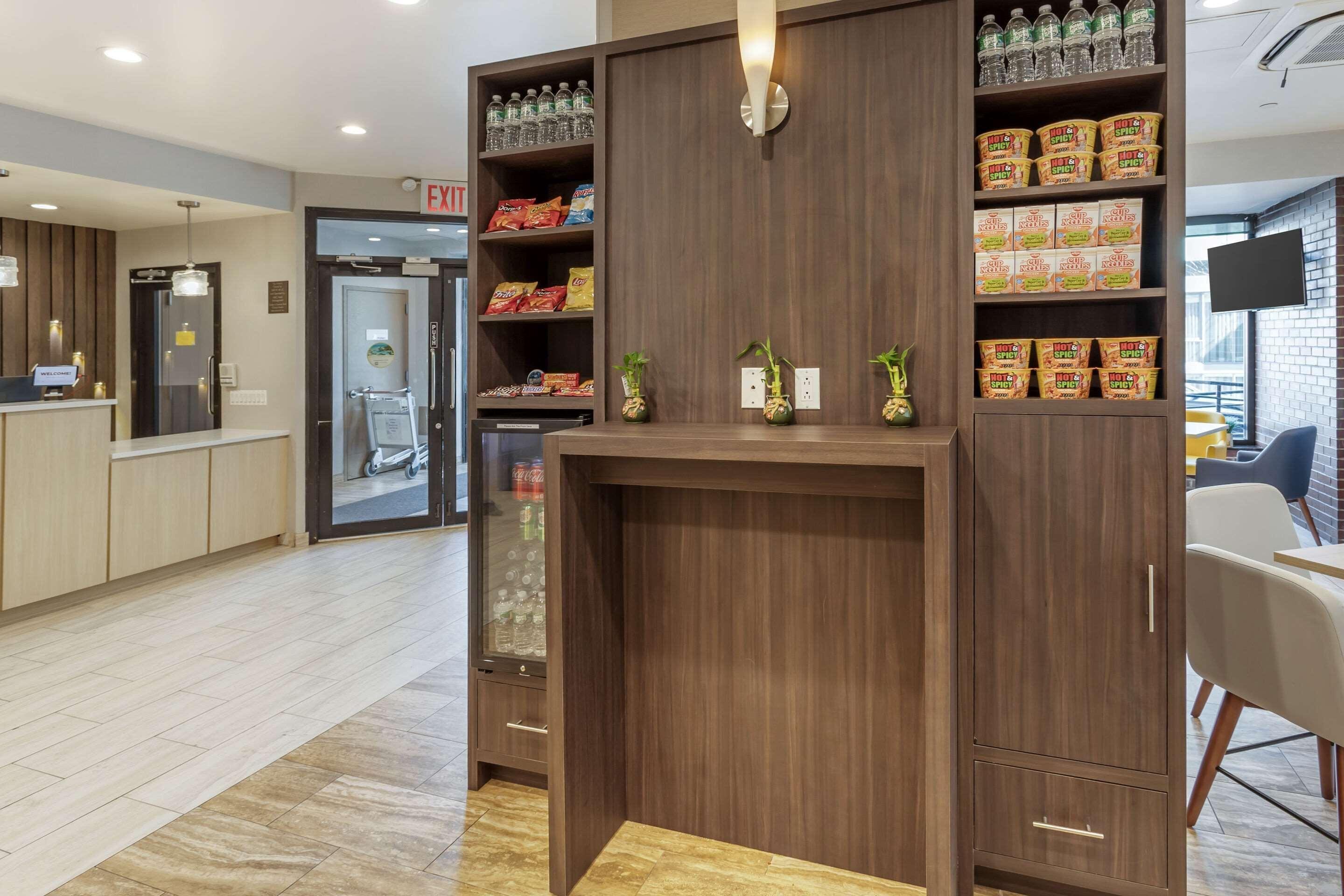 Times Square West Hotel, Bw Signature Collection Hotel 3*