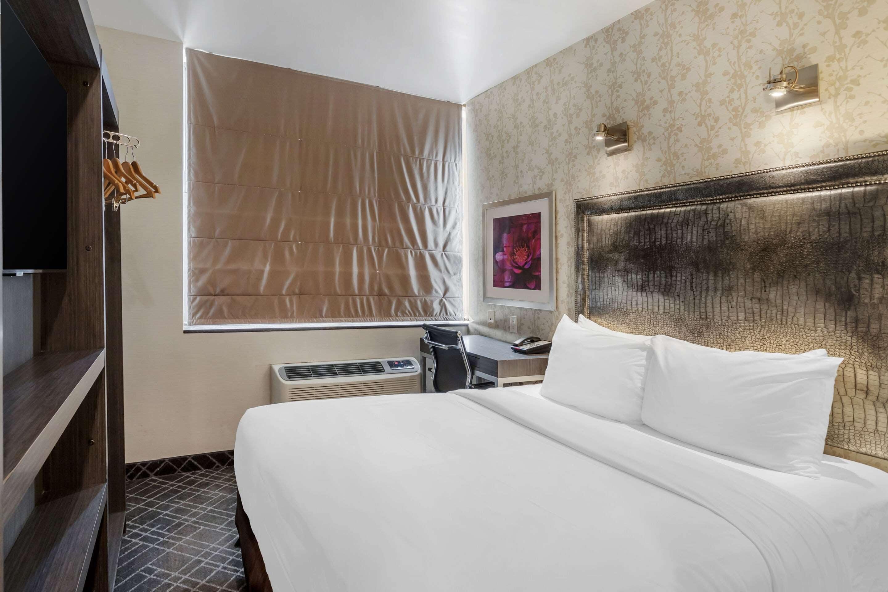 Times Square West Hotel, Bw Signature Collection Hotel 3*