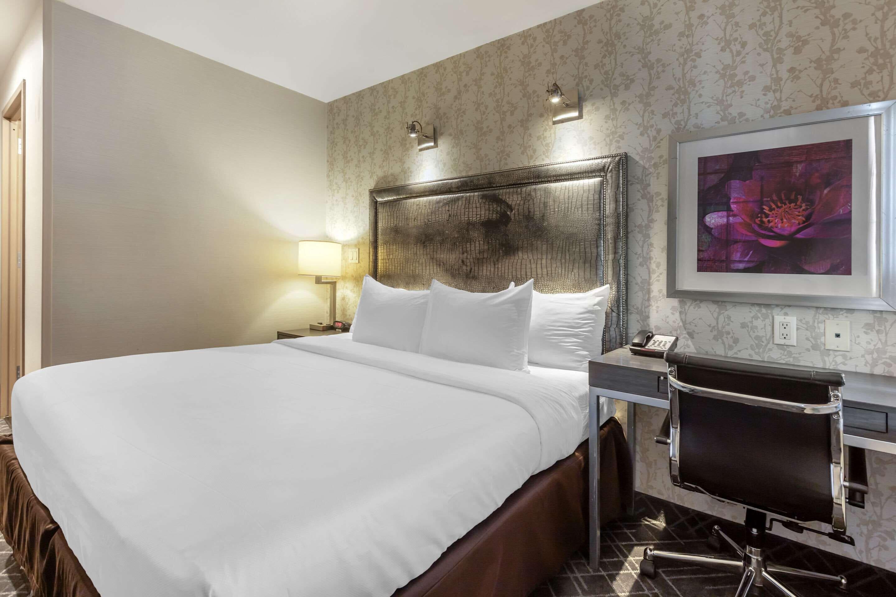Times Square West Hotel, Bw Signature Collection Hotel 3*