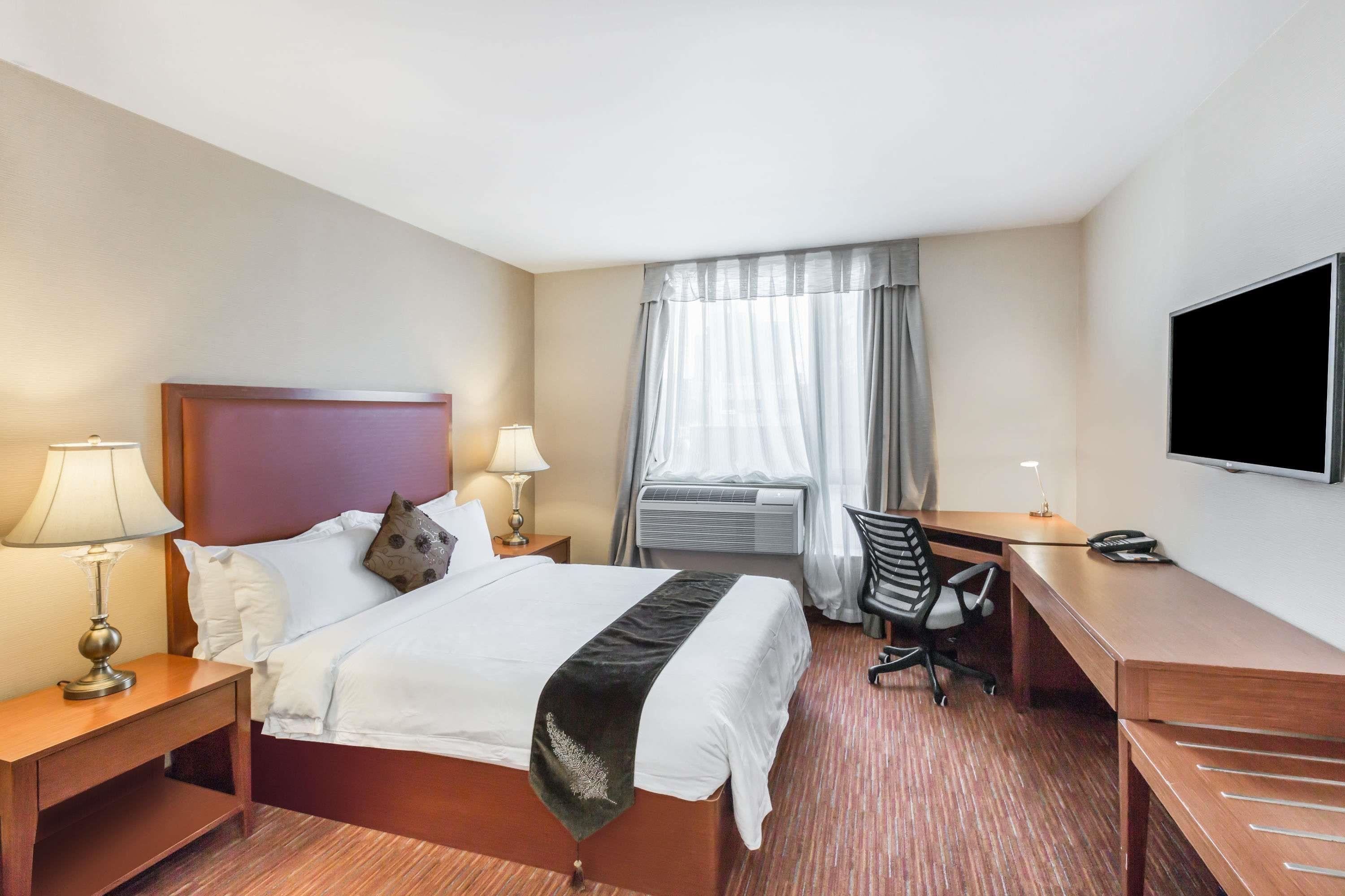 Ramada By Wyndham Flushing Queens New York