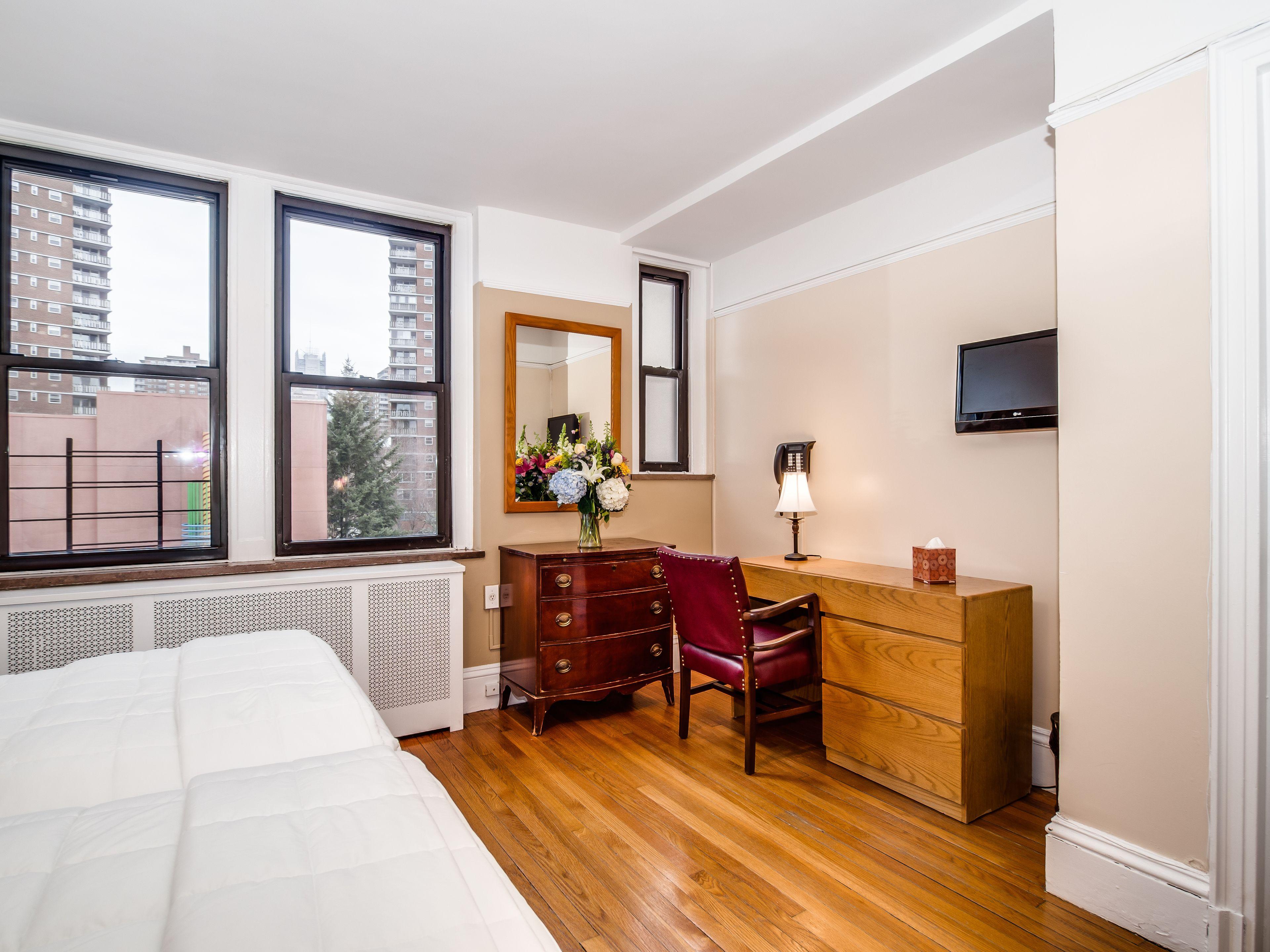 Leo House 3*