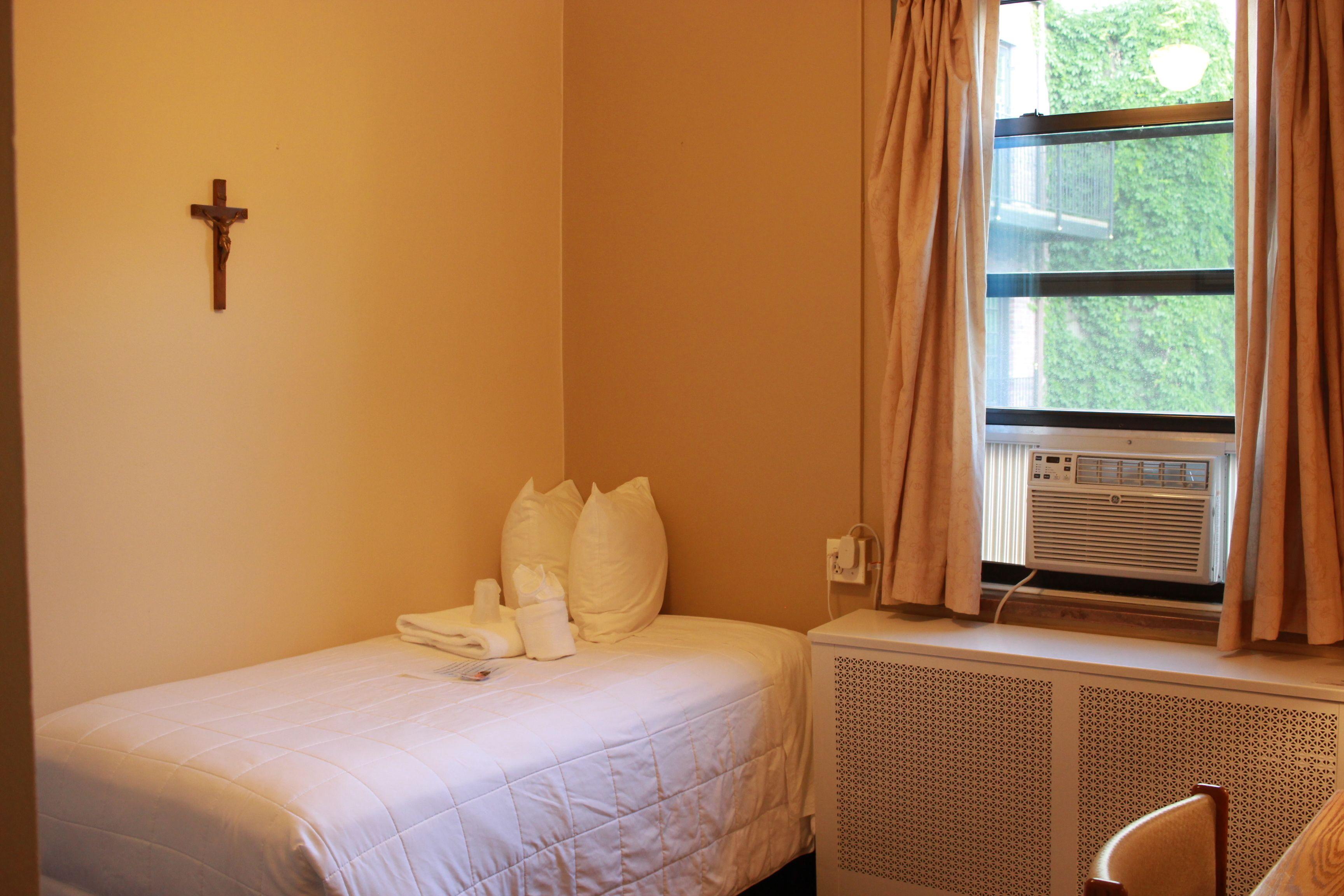 Hotel Leo House 3*