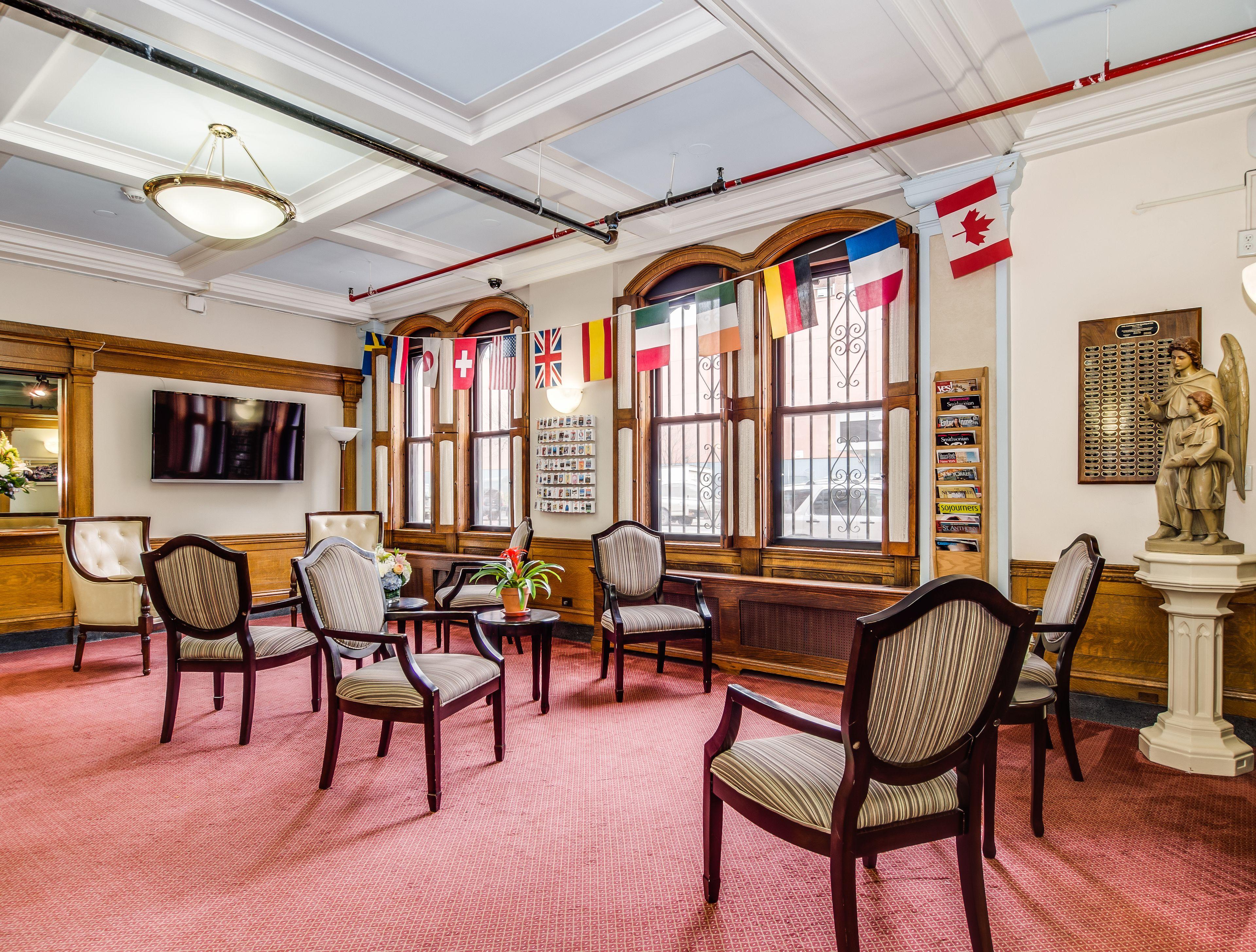 Leo House Hotel 3*