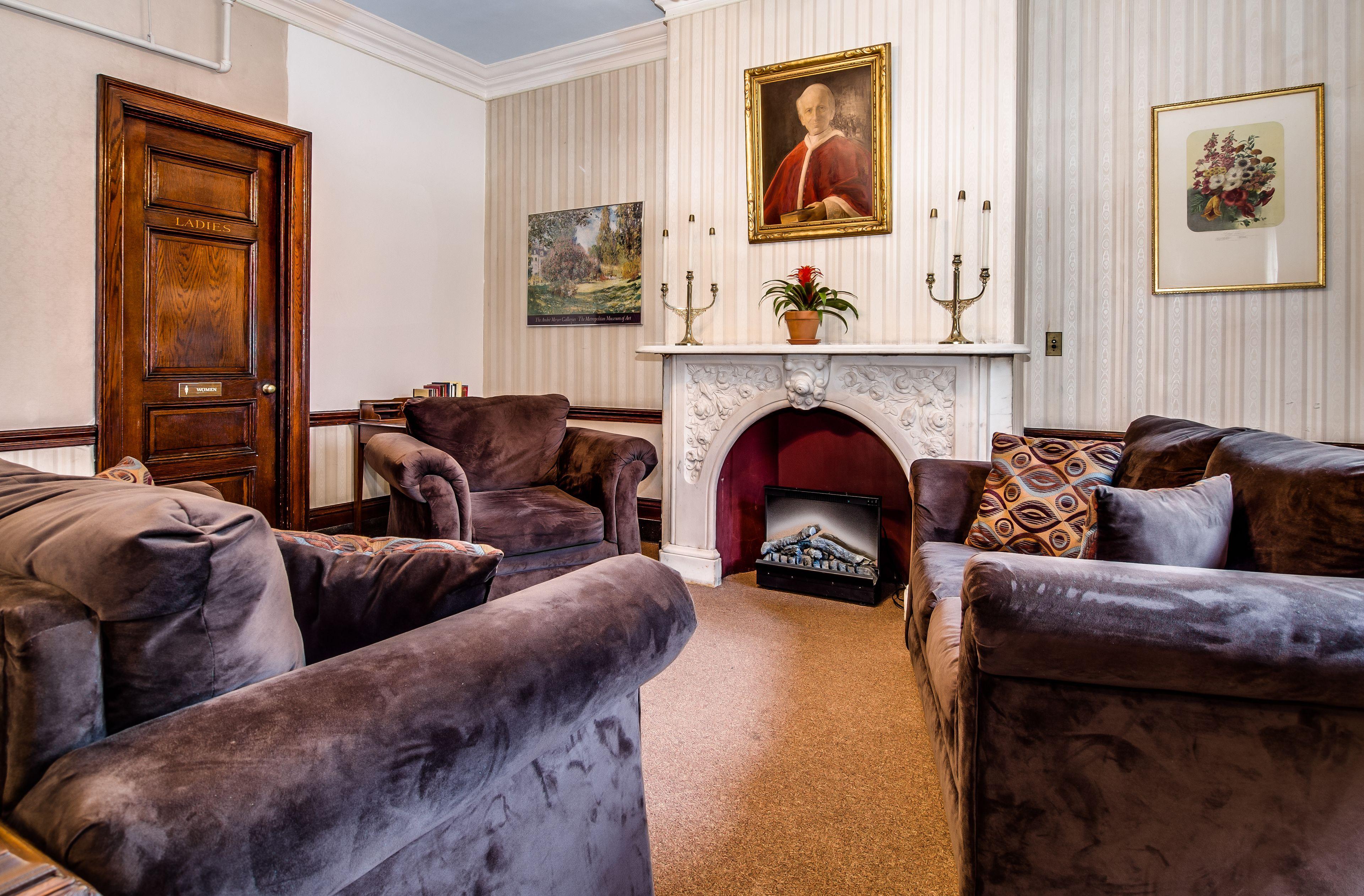 Leo House Hotel