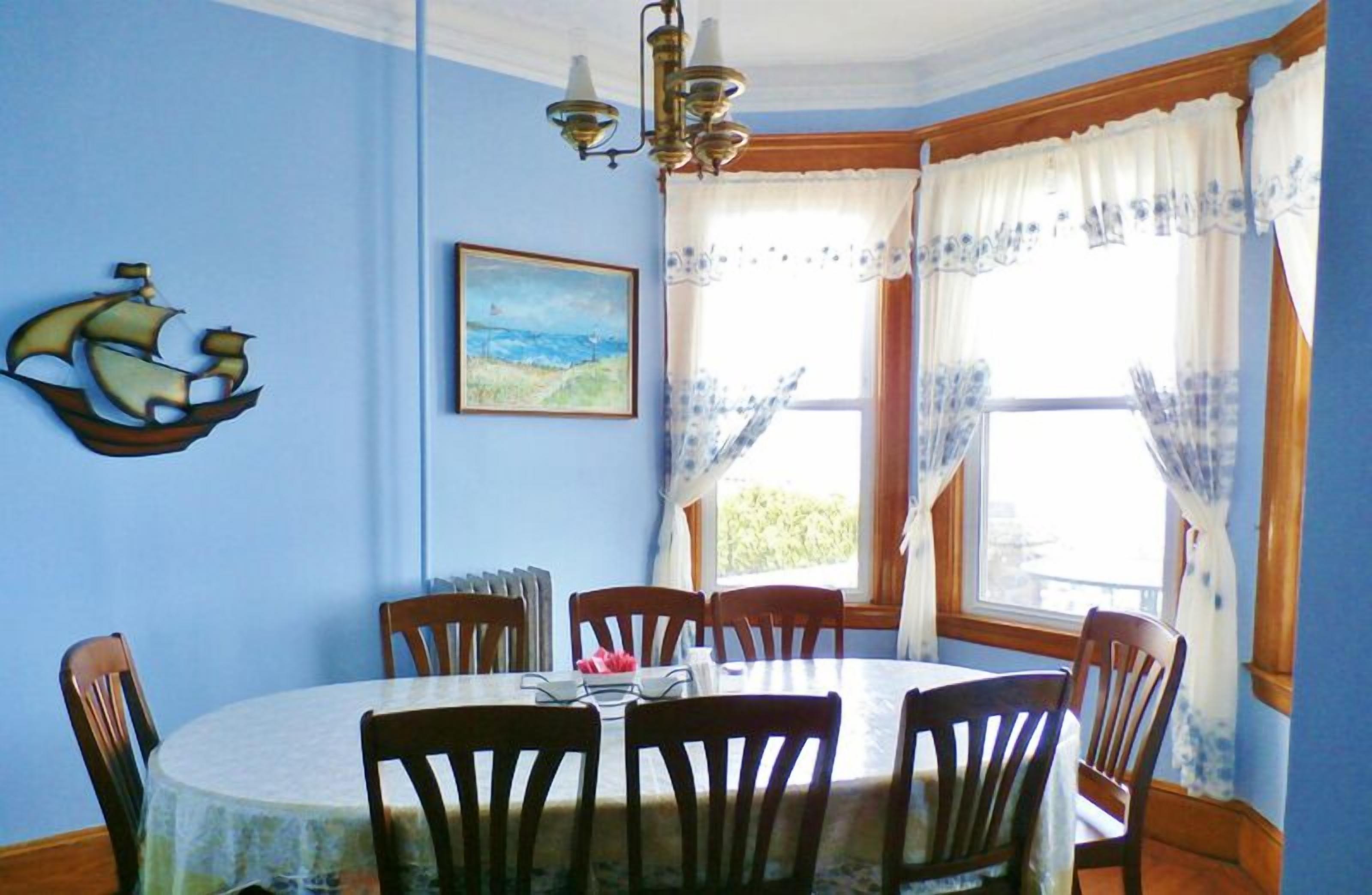Harbor House Bed & Breakfast 2*
