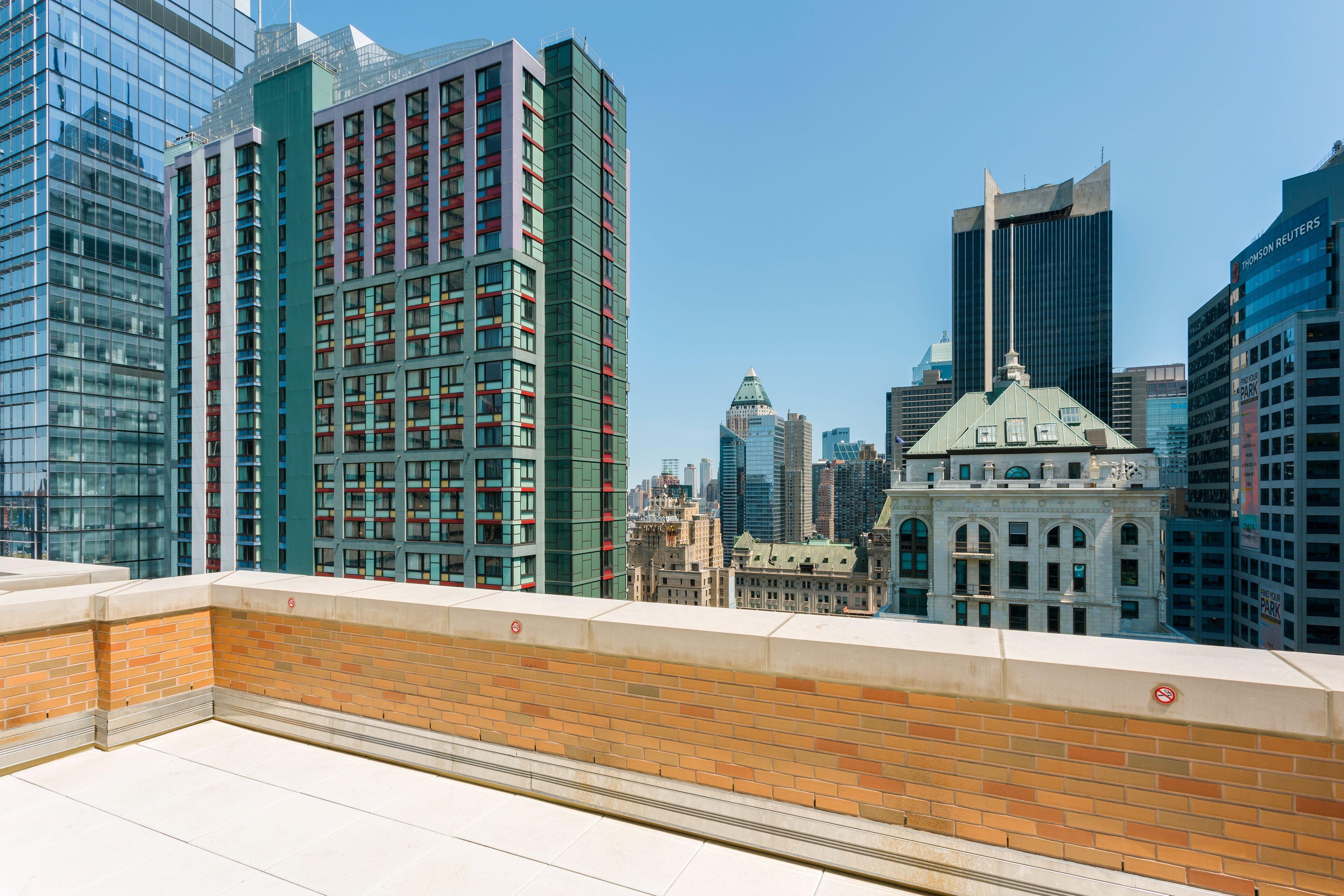 Hampton Times Square 3*