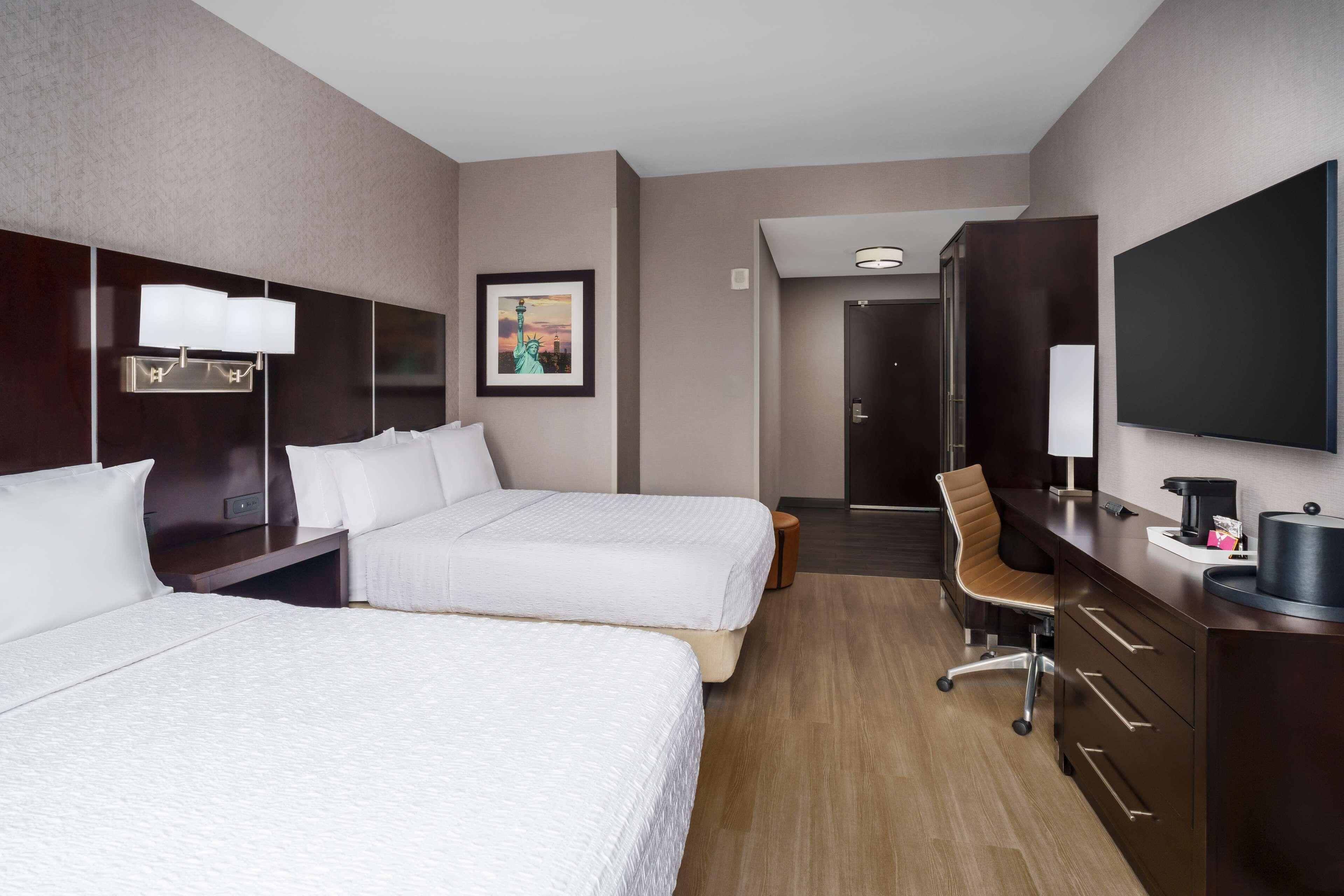 Hotel Hampton Times Square 3*
