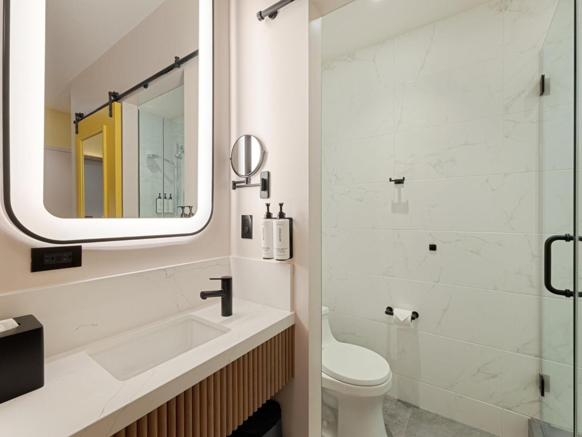 Hotel Voco Astoria By Ihg 3*