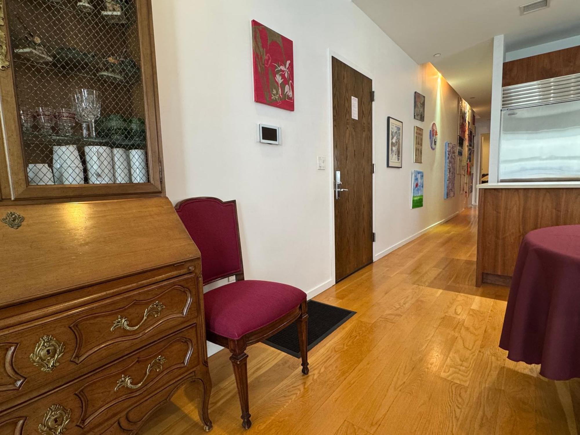 Large And Luxurious In Strivers Row Apartment *