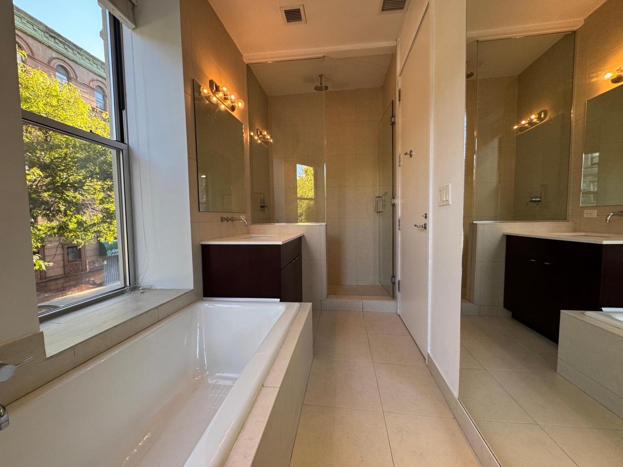 Large And Luxurious In Strivers Row Apartment