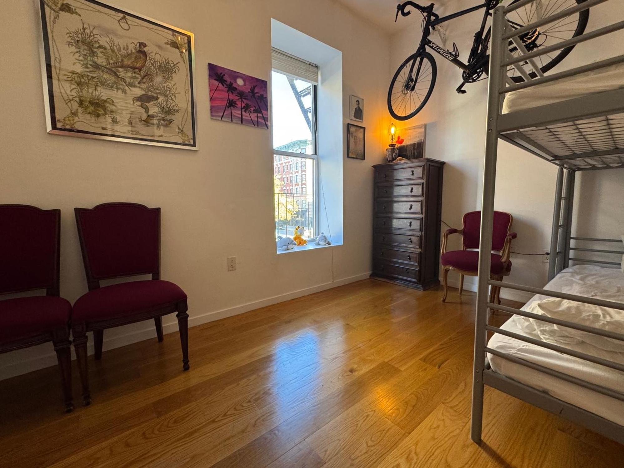 Large And Luxurious In Strivers Row Apartment New York