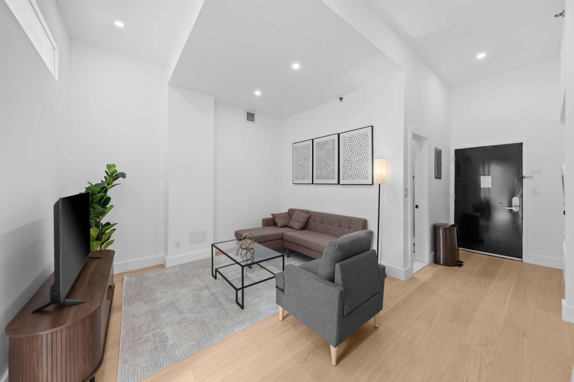 19-4g 2br 2baths Luxury East Village Apartment *