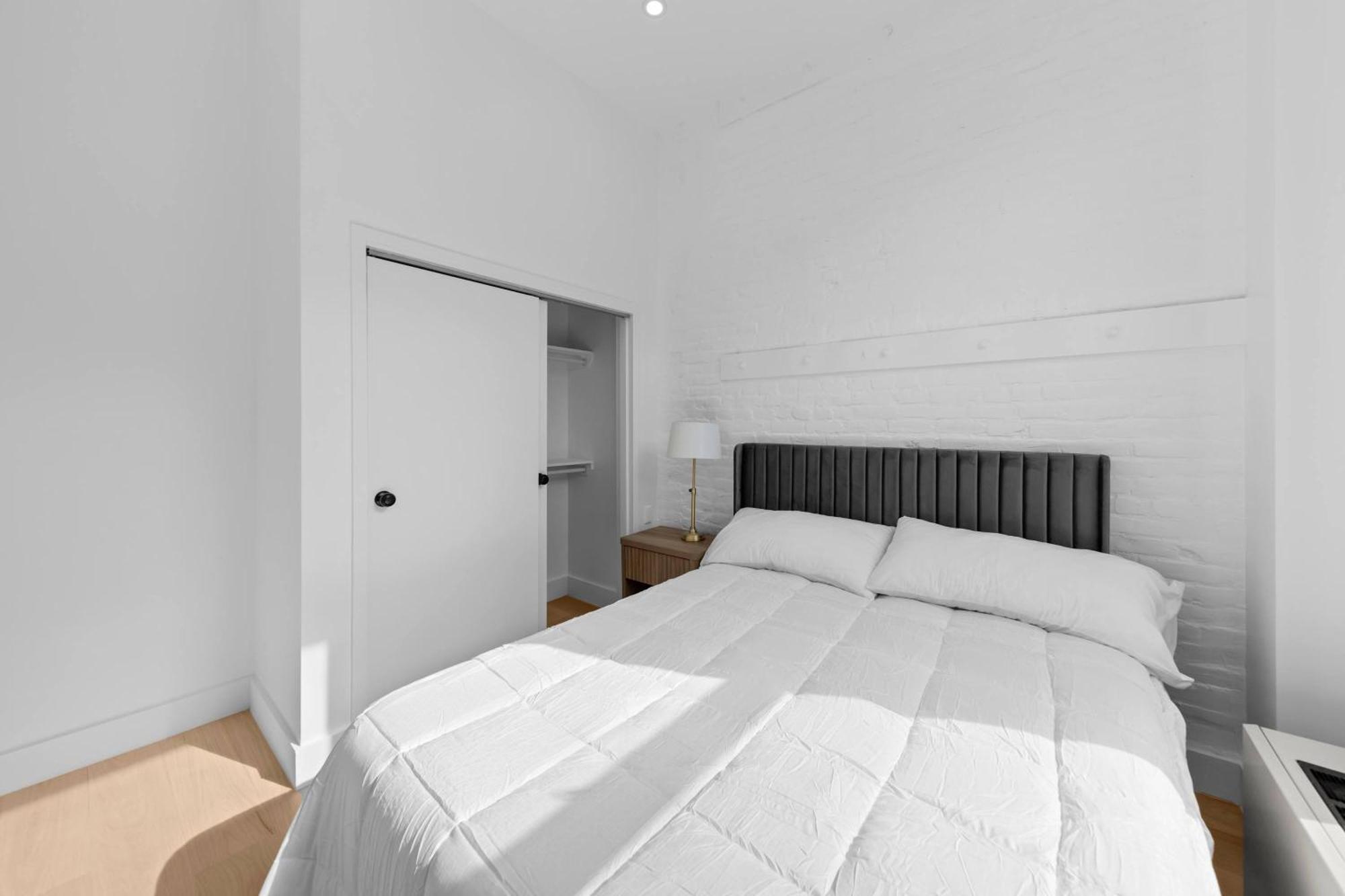 19-4g 2br 2baths Luxury East Village Apartment *