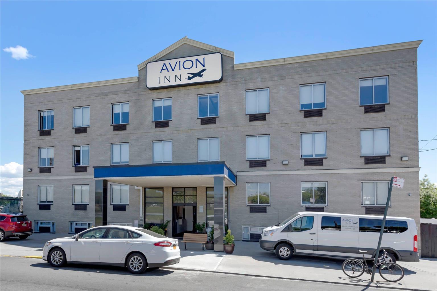 Avion Near Lga Airport, An Ascend Collection * New York