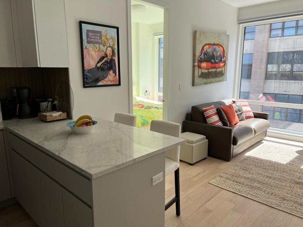 Brooklyn - Dumbo - 2-bedroom, 2-bath Apartment