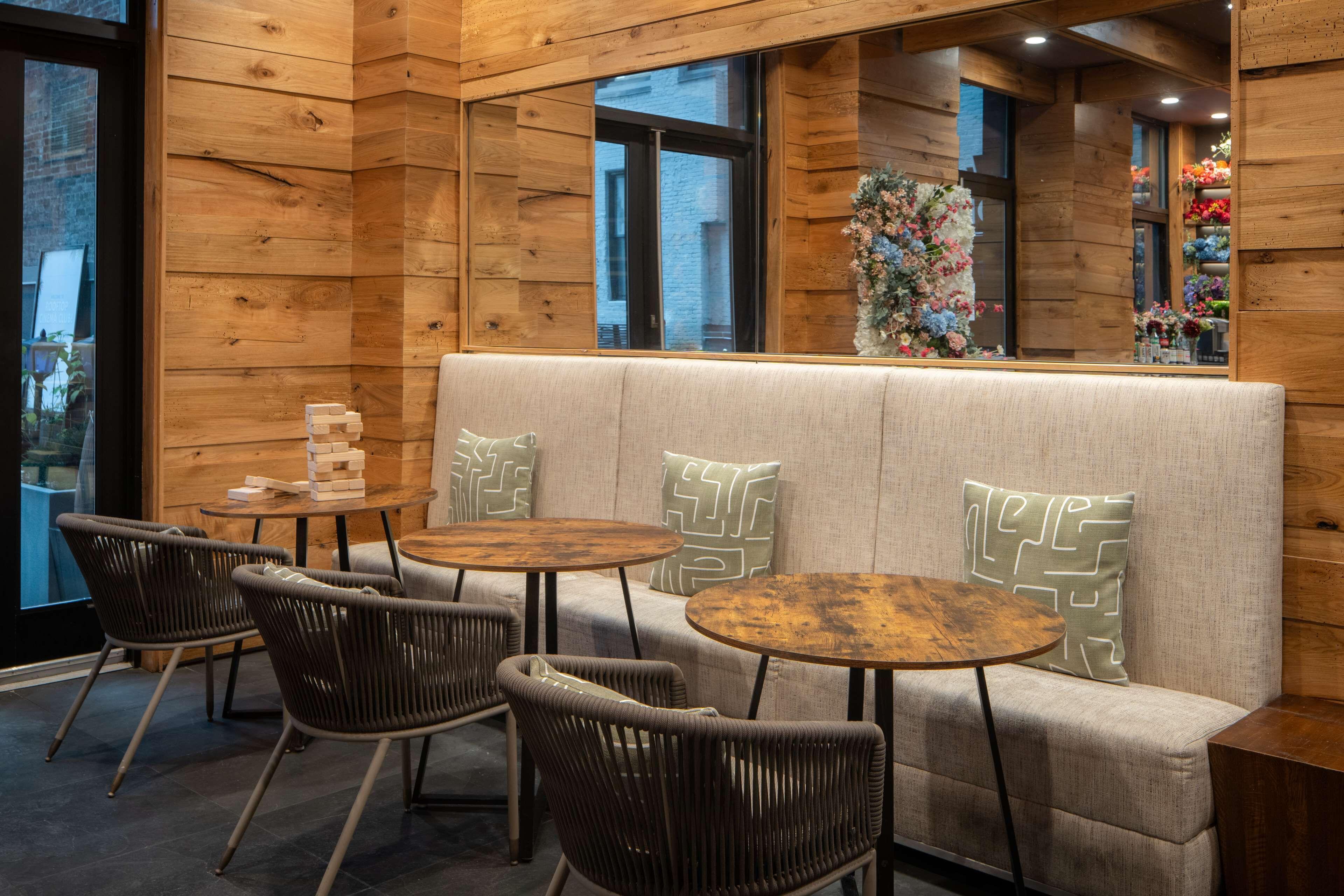 Hotel Embassy By Hilton Manhattan Times Square 4*