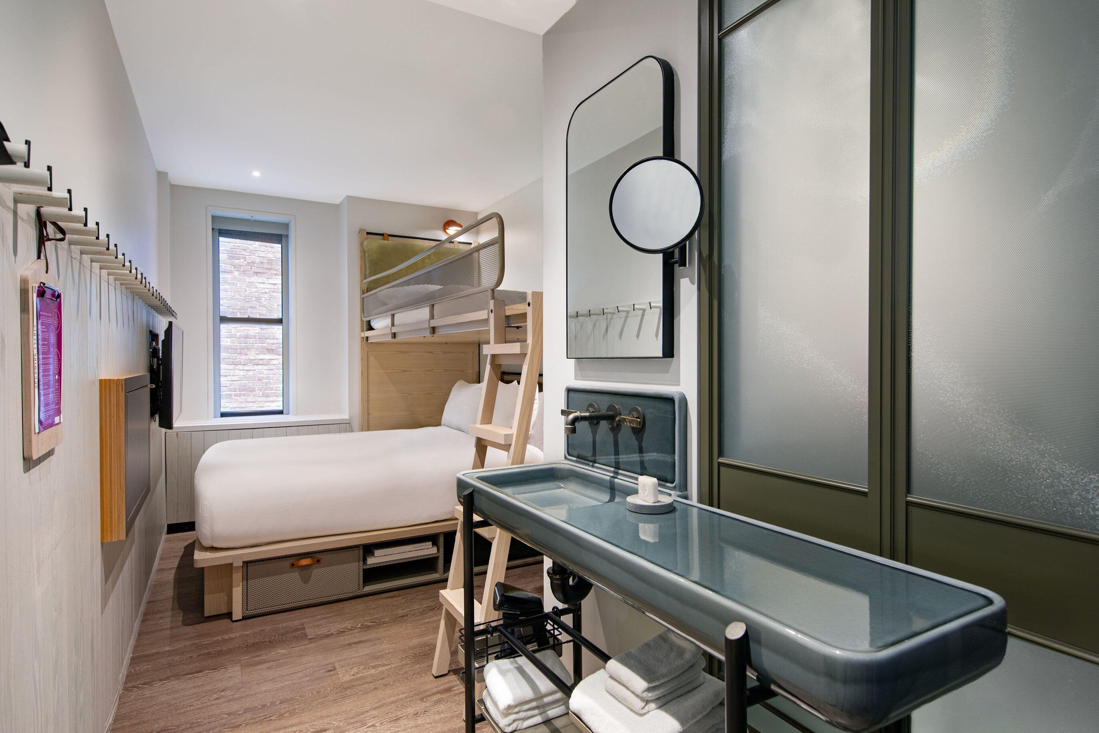 Moxy Nyc Times Square Hotel 3*