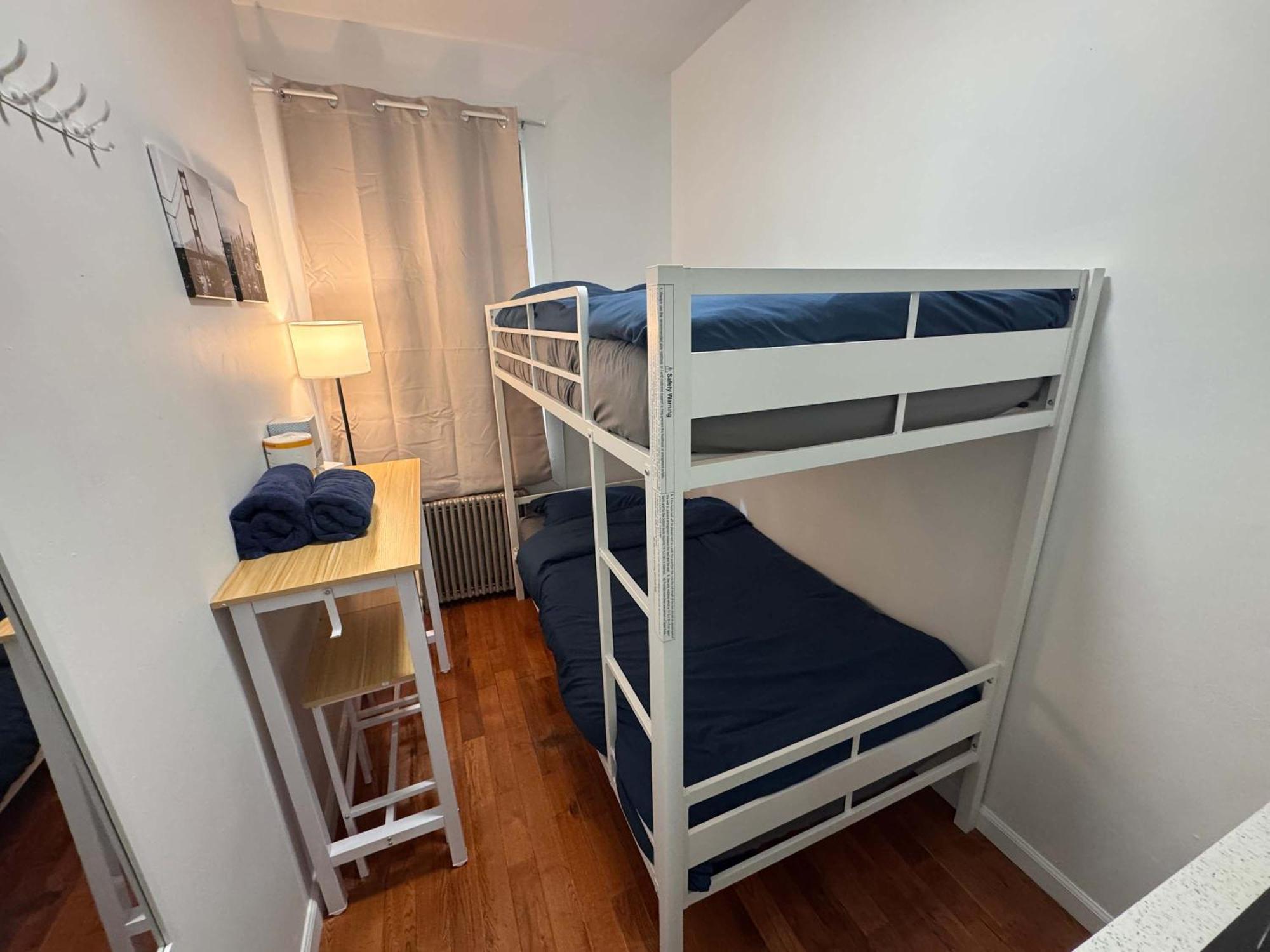 In Chelsea 2 With Kitchen - Shared Bathroom -5th Floor Walk-up Apartment *