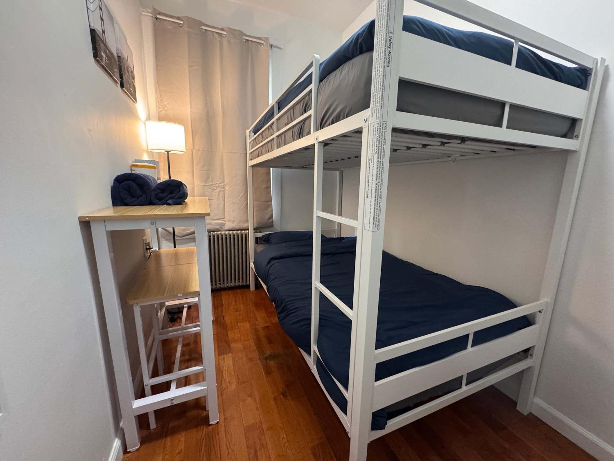 In Chelsea 2 With Kitchen - Shared Bathroom -5th Floor Walk-up Apartment *