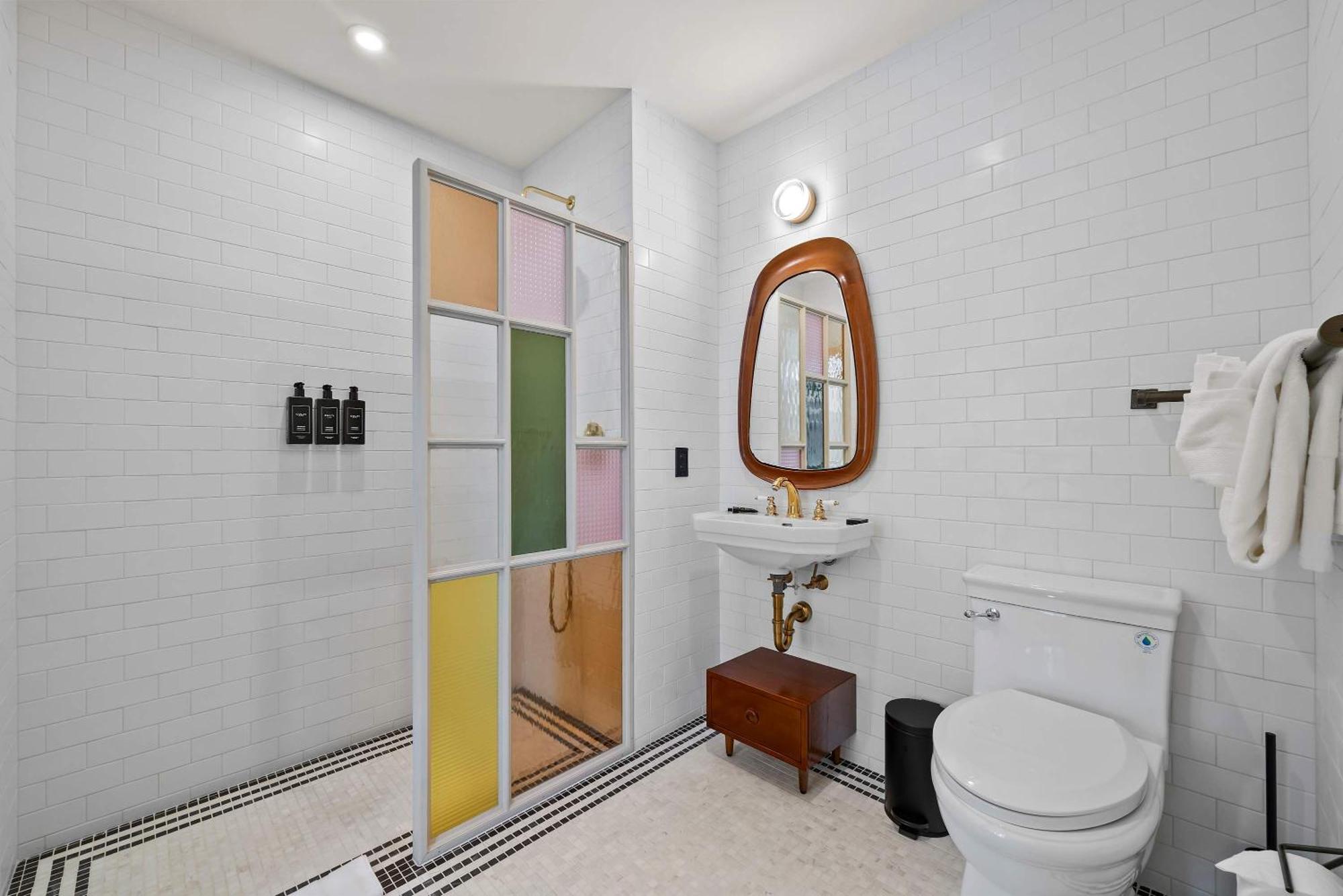 Freeman 501 By Rove With Shared Amenities * New York