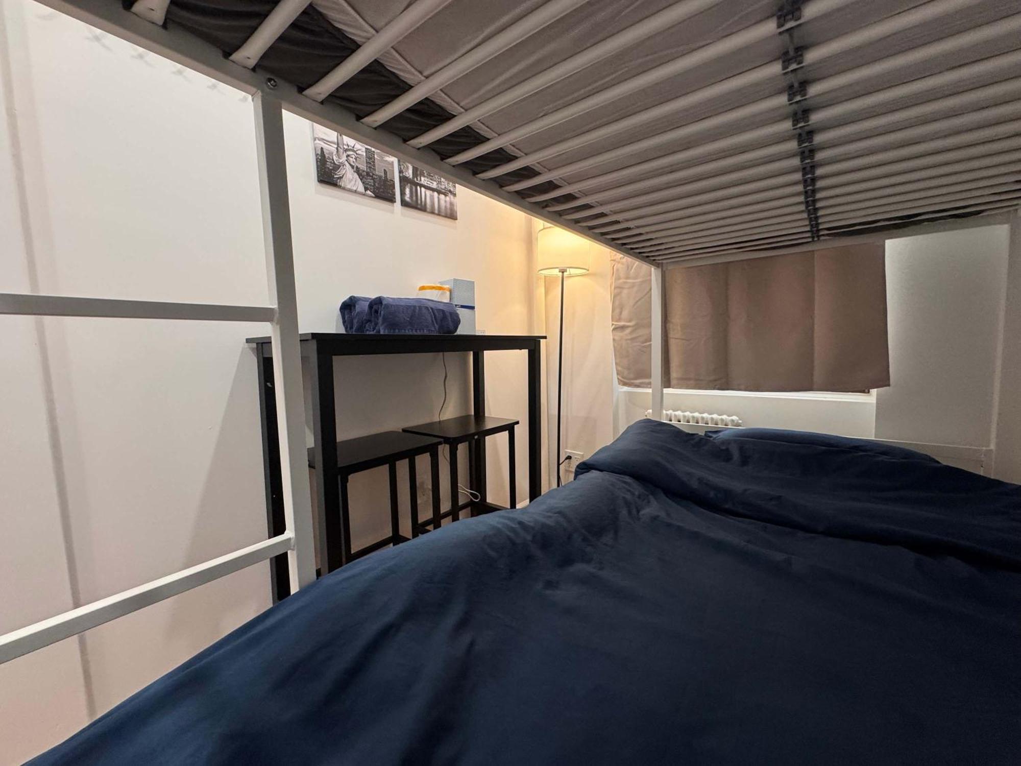 Apartment With Kitchen In Chelsea - Shared Bathroom - 3rd Floor Walk-up *