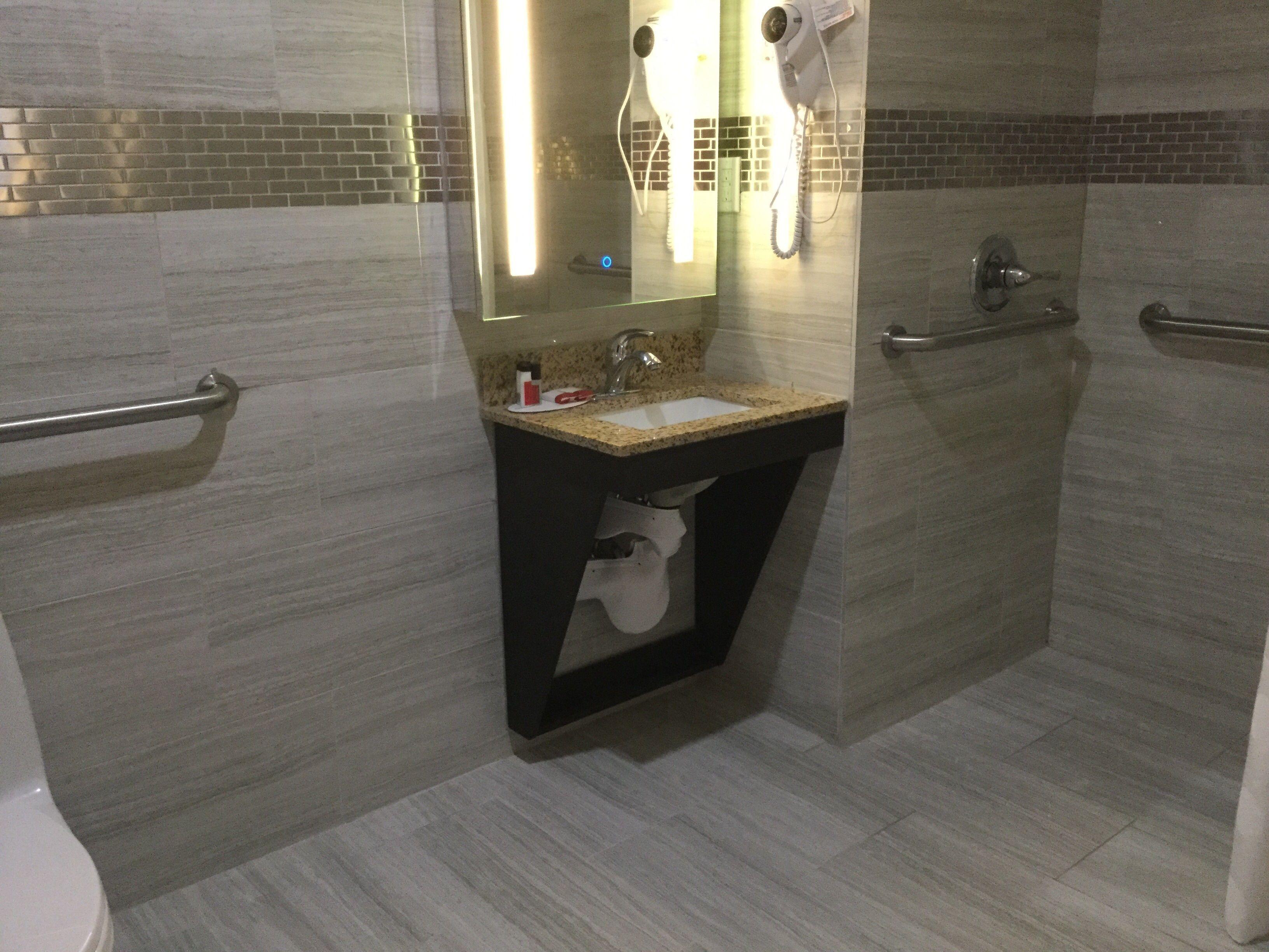 Ramada By Wyndham Bronx Terminal Hotel