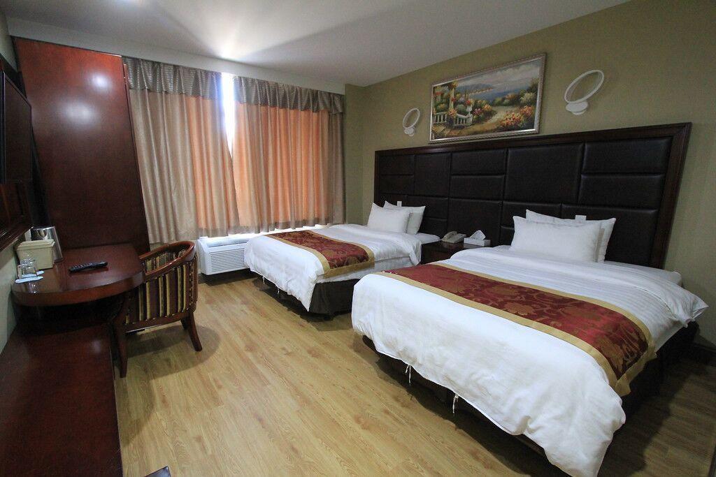 The Queens Hotel 2*