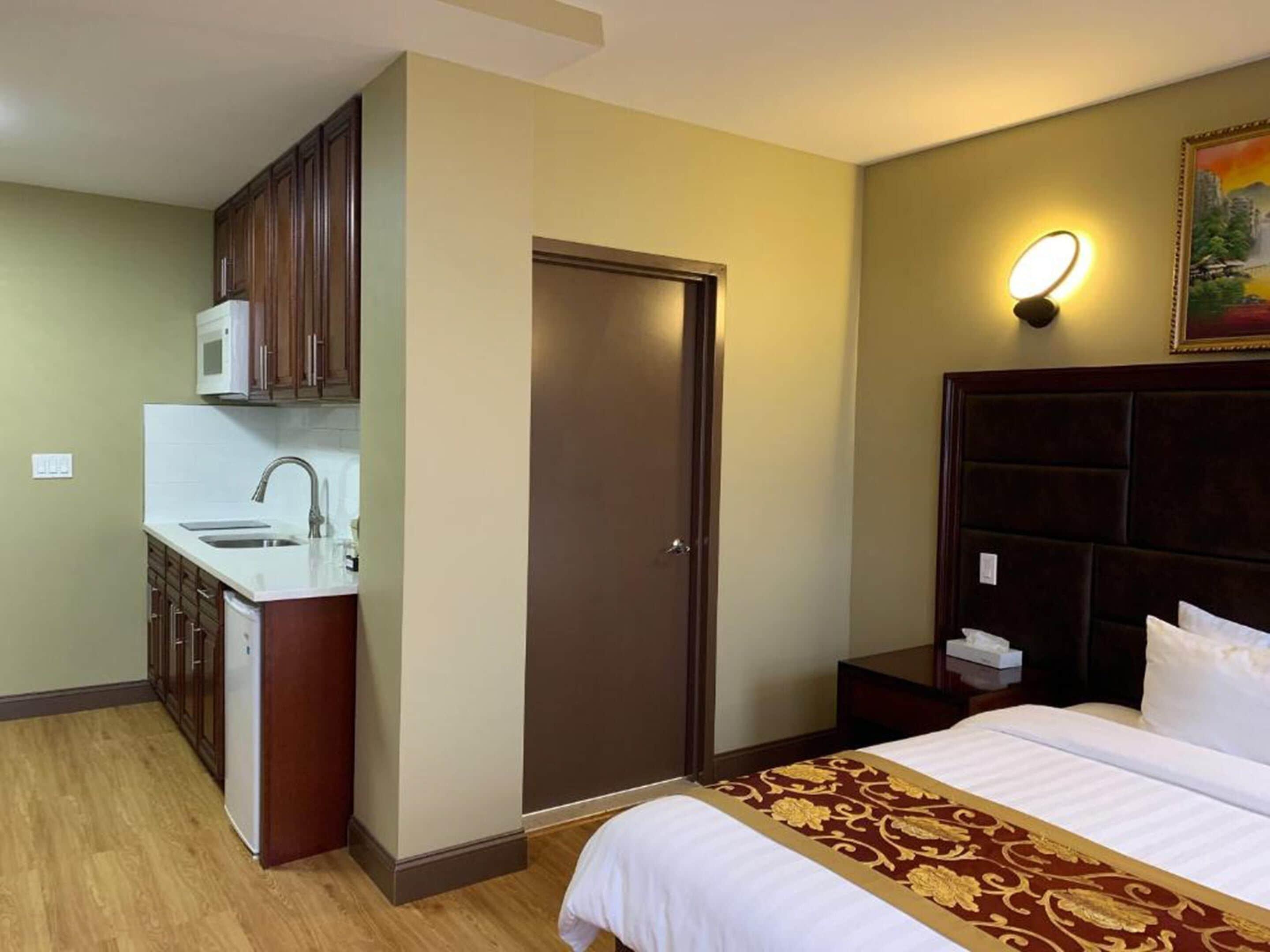 The Queens Hotel 2*