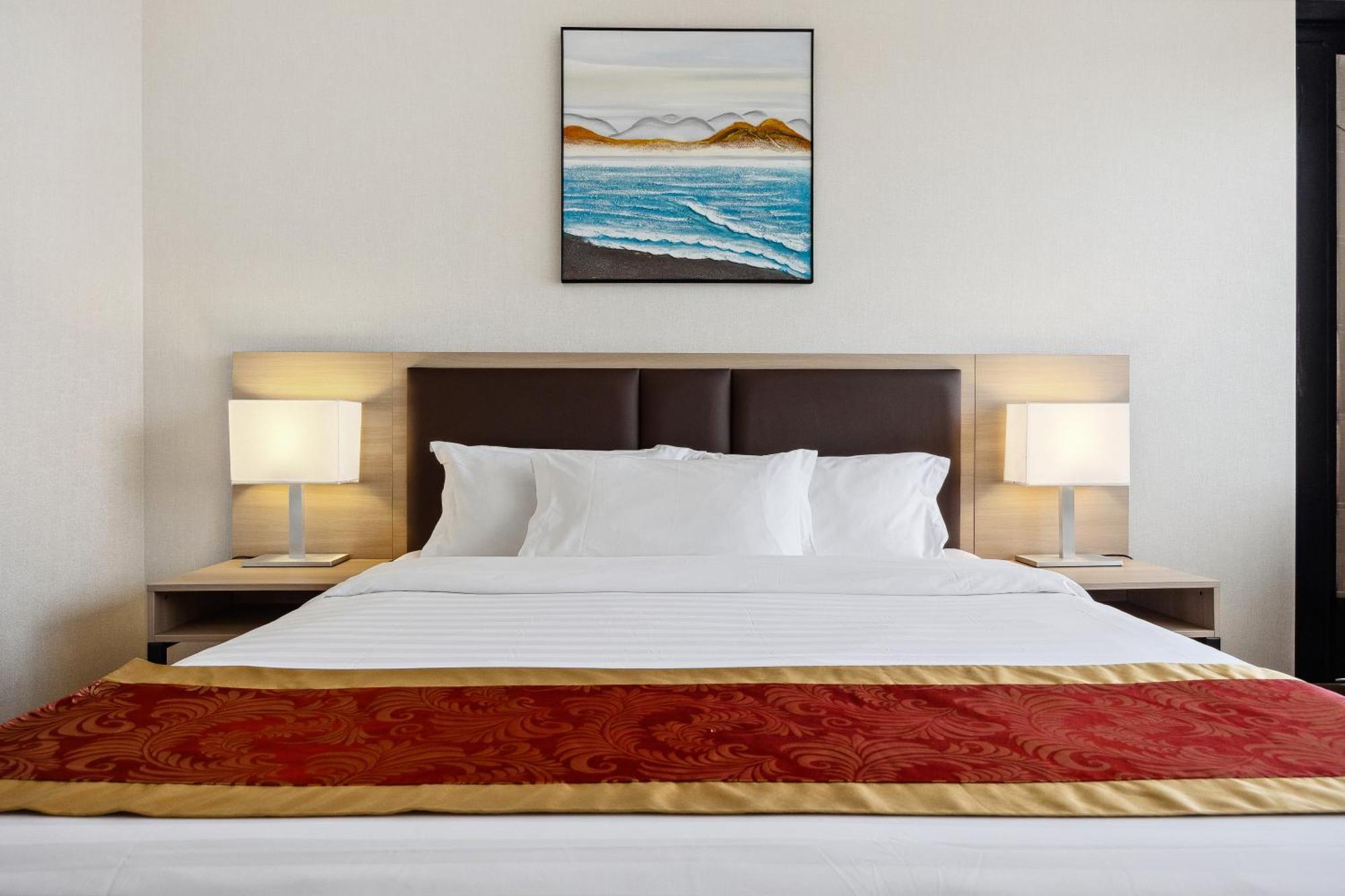 Ramada By Wyndham Flushing Queens Hotel