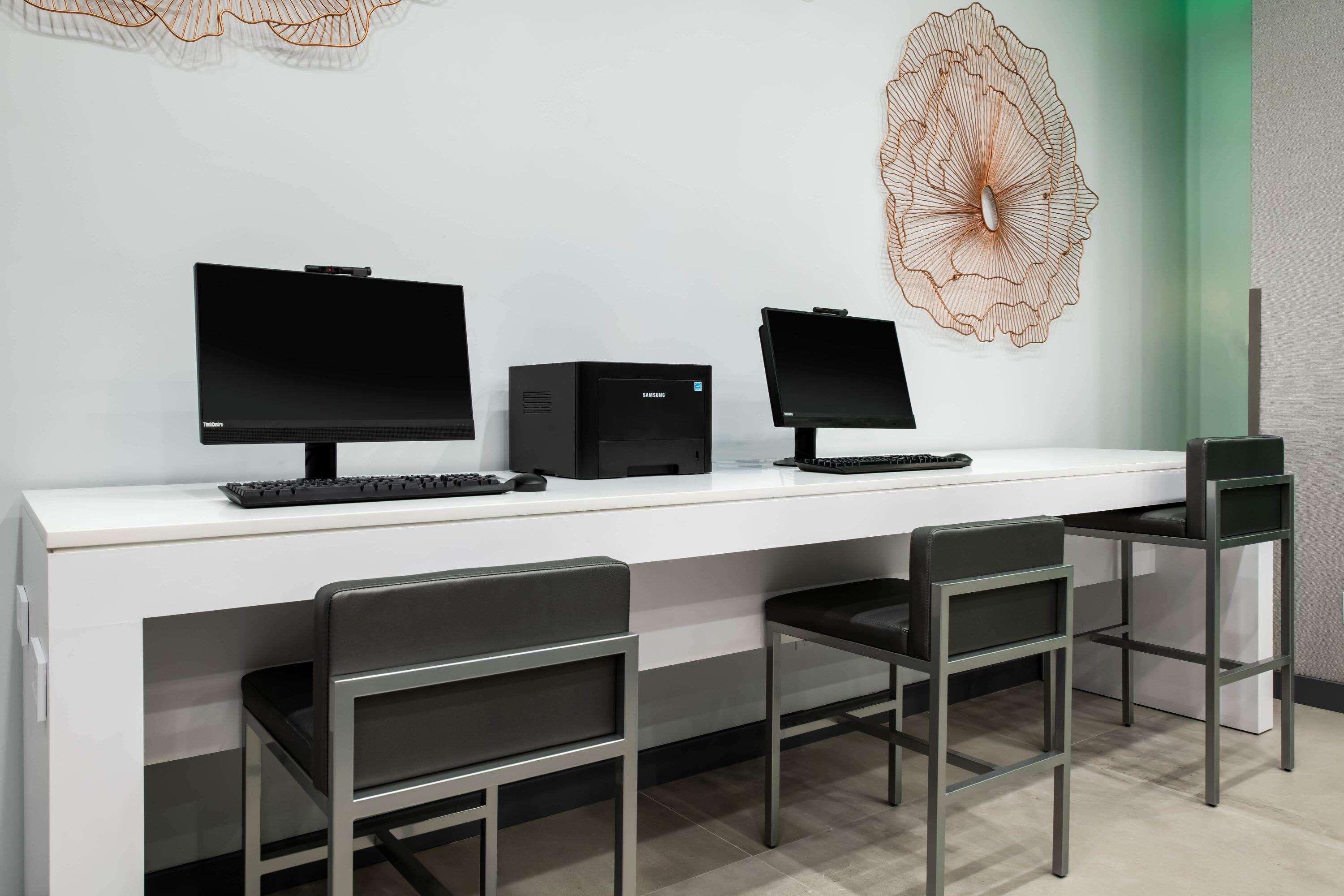 Wingate By Wyndham Long Island Hotel 3*