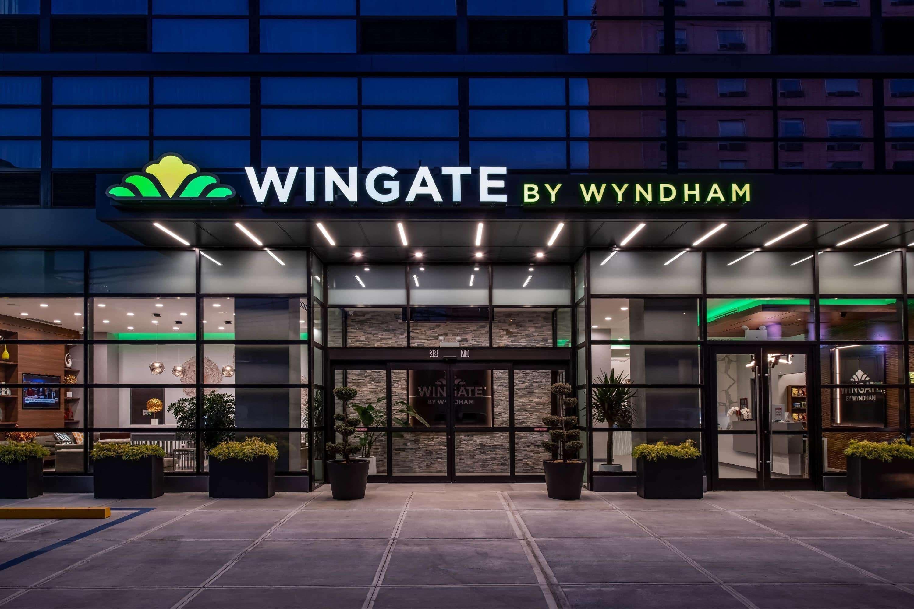 Wingate By Wyndham Long Island Hotel
