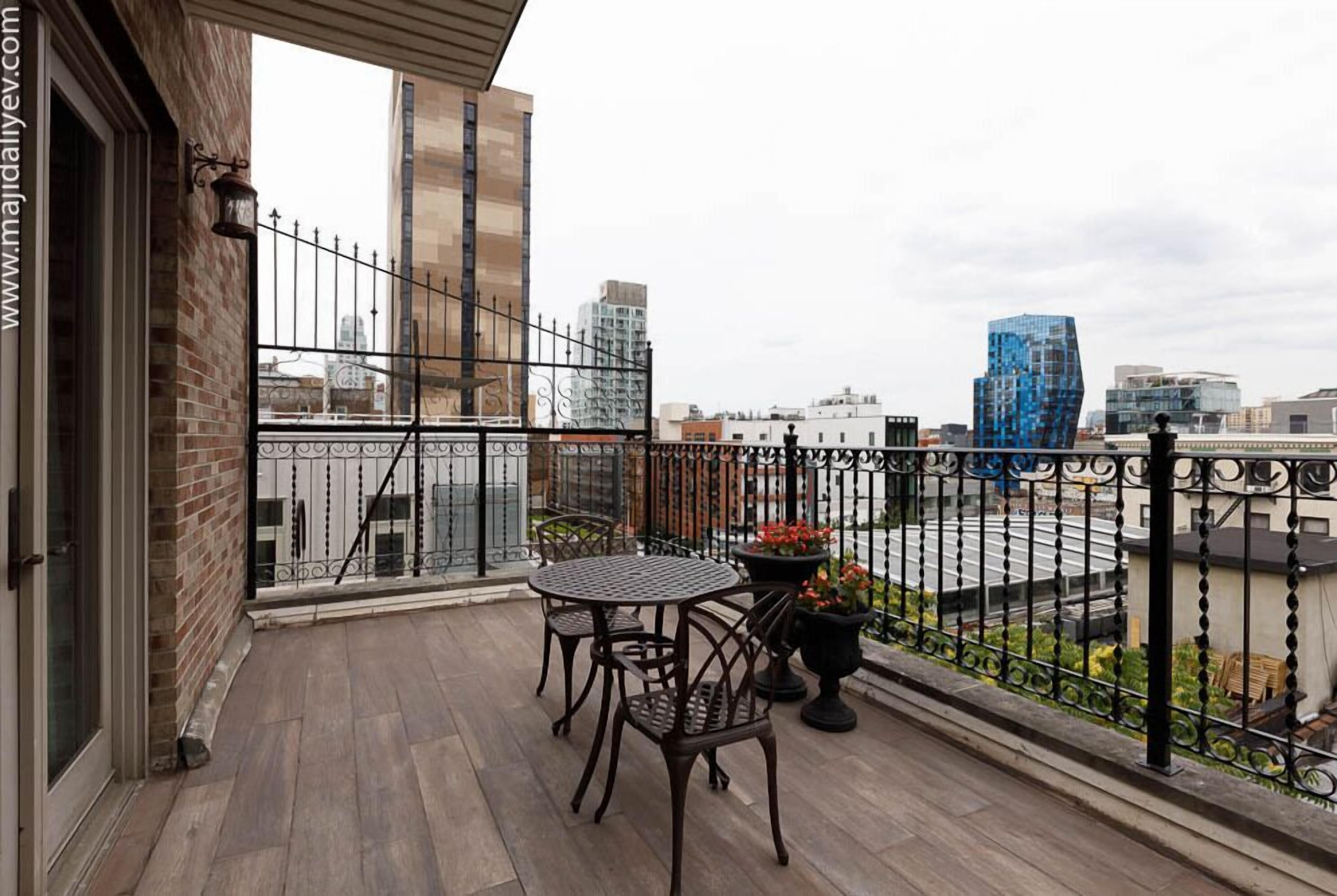 The Historic Blue Moon - Nyc New York