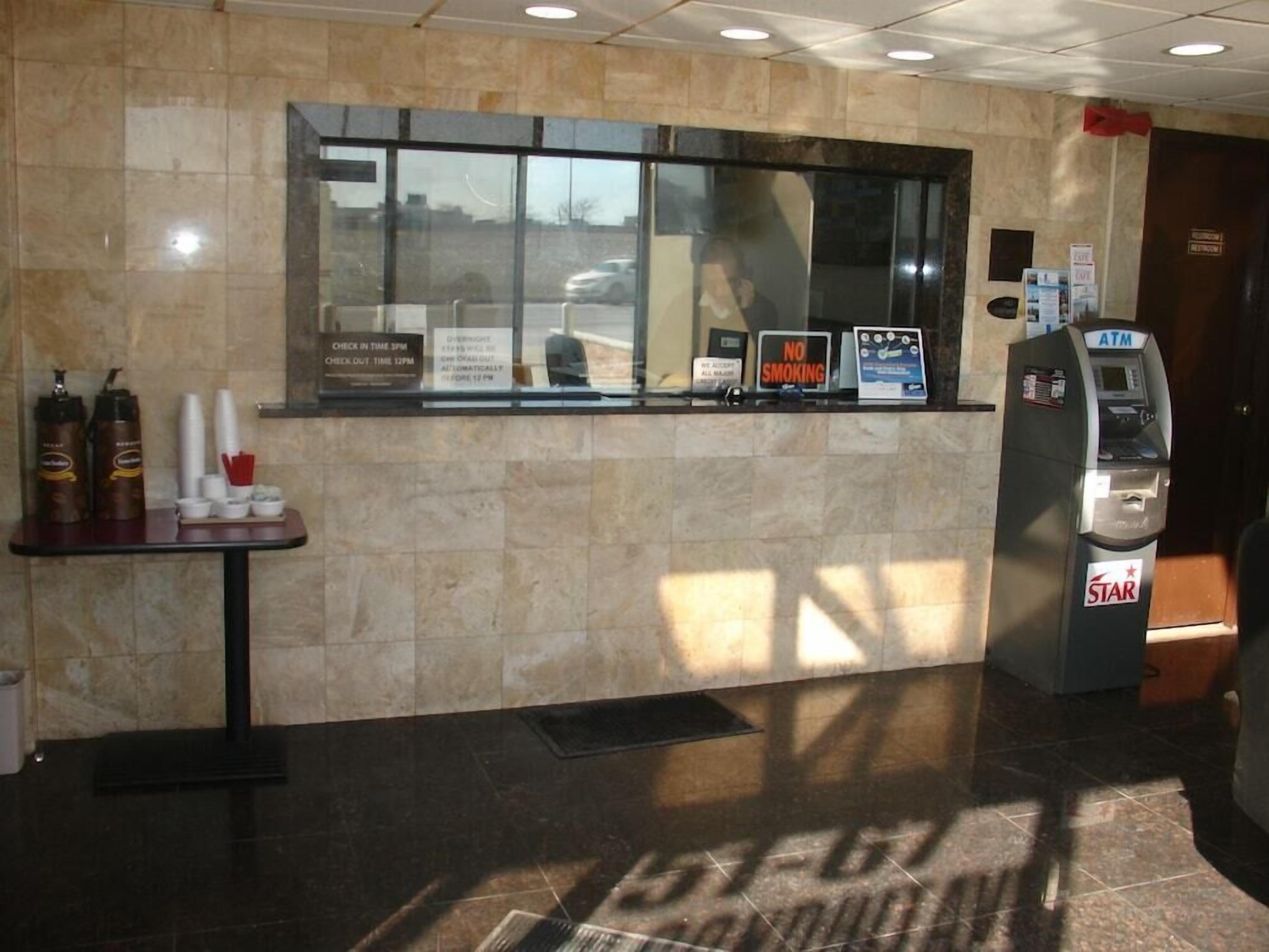 Hotel Super 8 By Wyndham Jamaica North Conduit