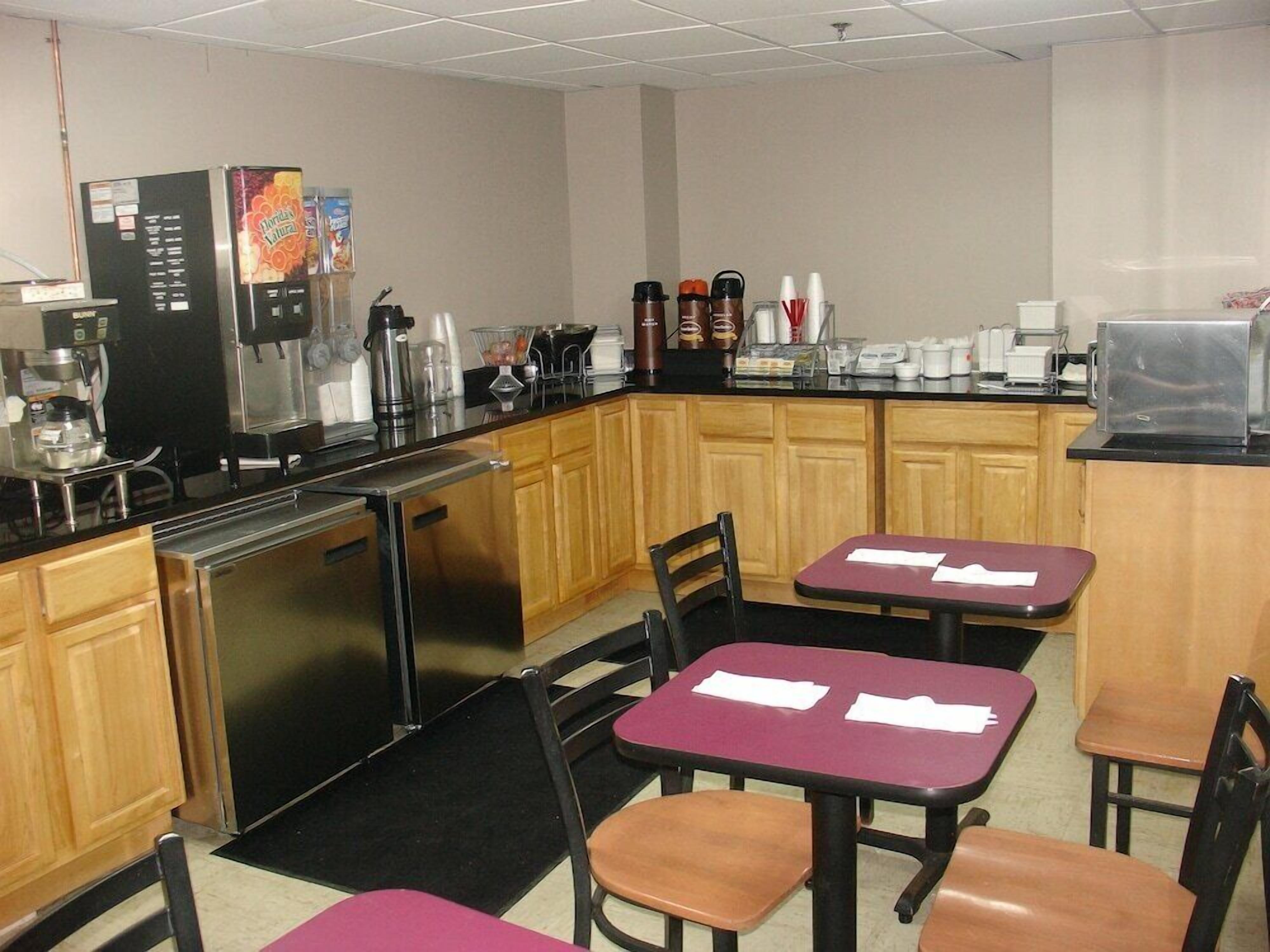 Super 8 By Wyndham Jamaica North Conduit