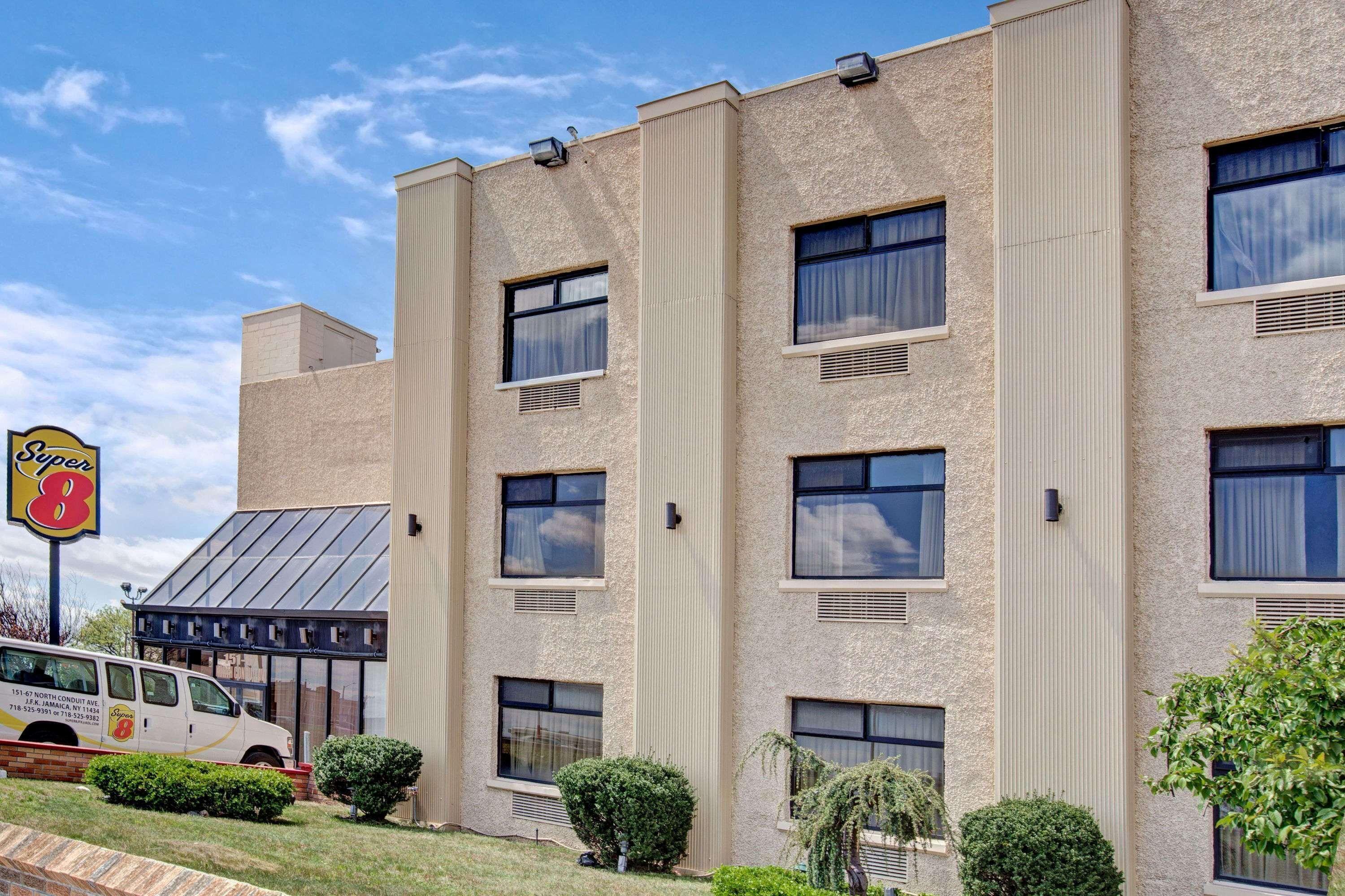 Super 8 By Wyndham Jamaica North Conduit Hotel 2*