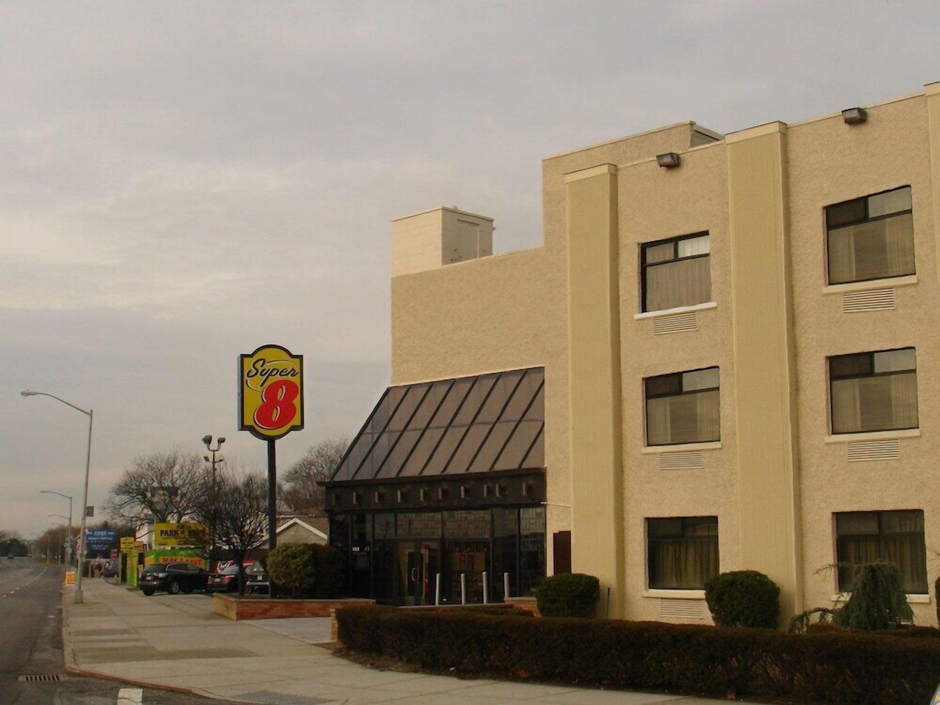 Hotel Super 8 By Wyndham Jamaica North Conduit